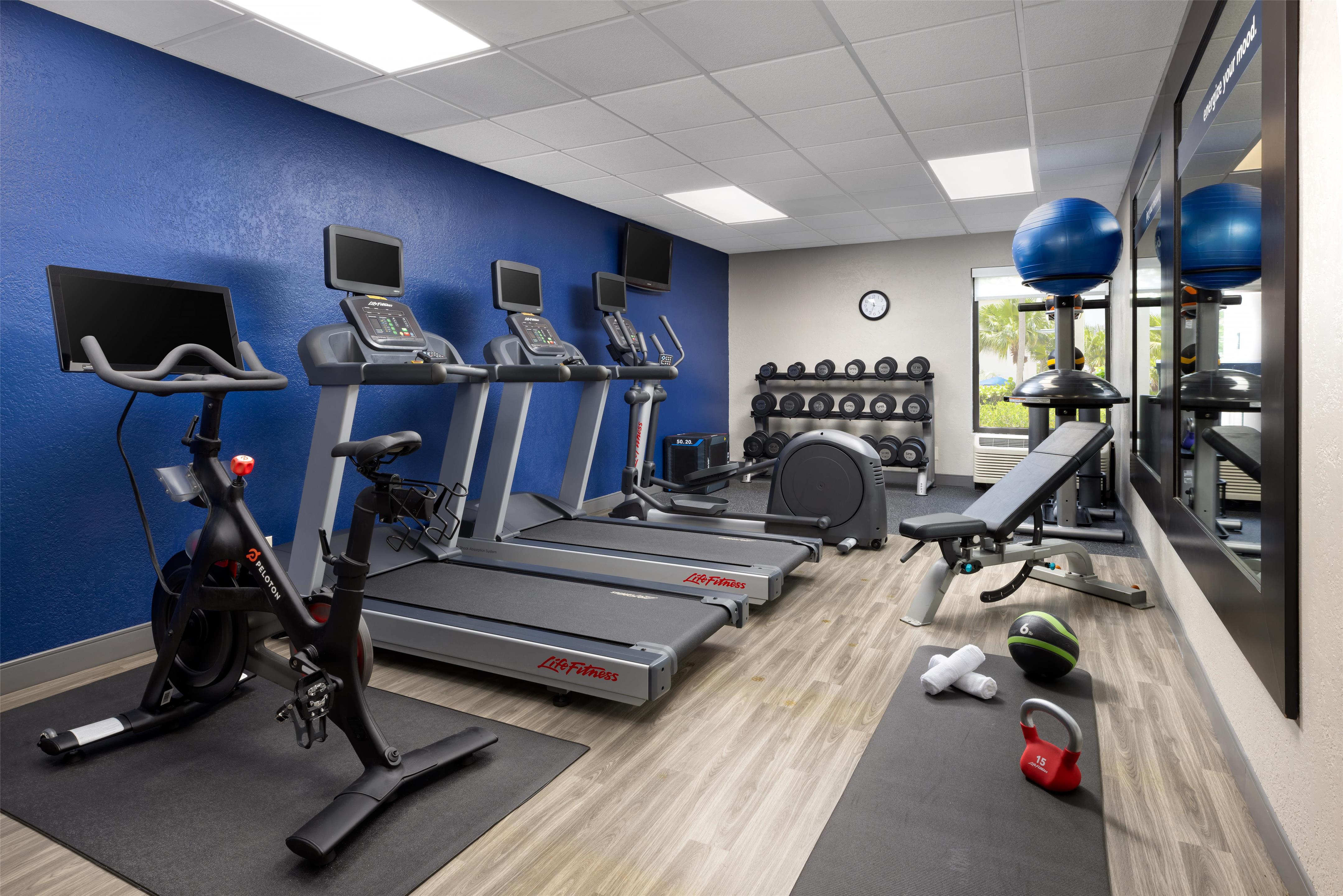 Health club fitness center gym | Hampton Inn Naples Central