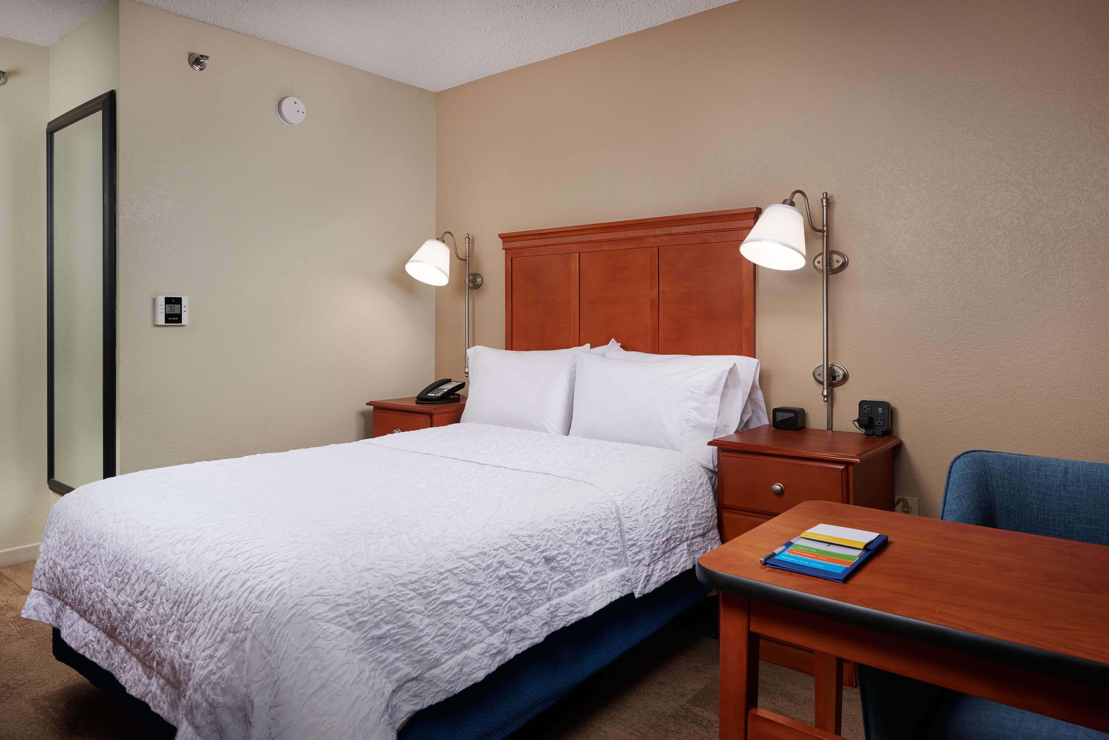 HAMPTON INN ANN ARBOR SOUTH Room Type - 1 DBL ACCESSIBLE W TUB NS