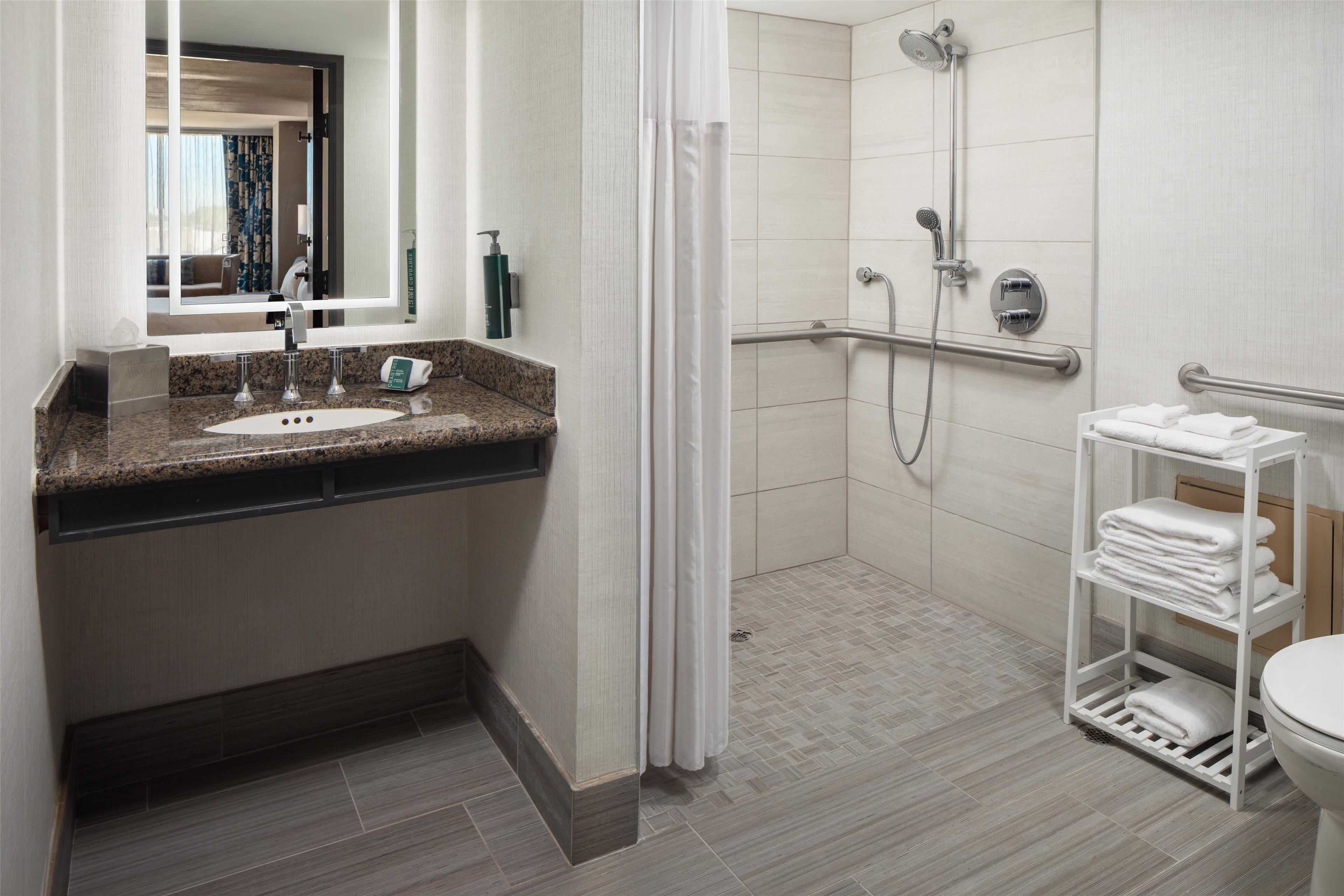 Hilton Arlington Room Type - 1KG DLX MOB HEA ACC RI-SHW