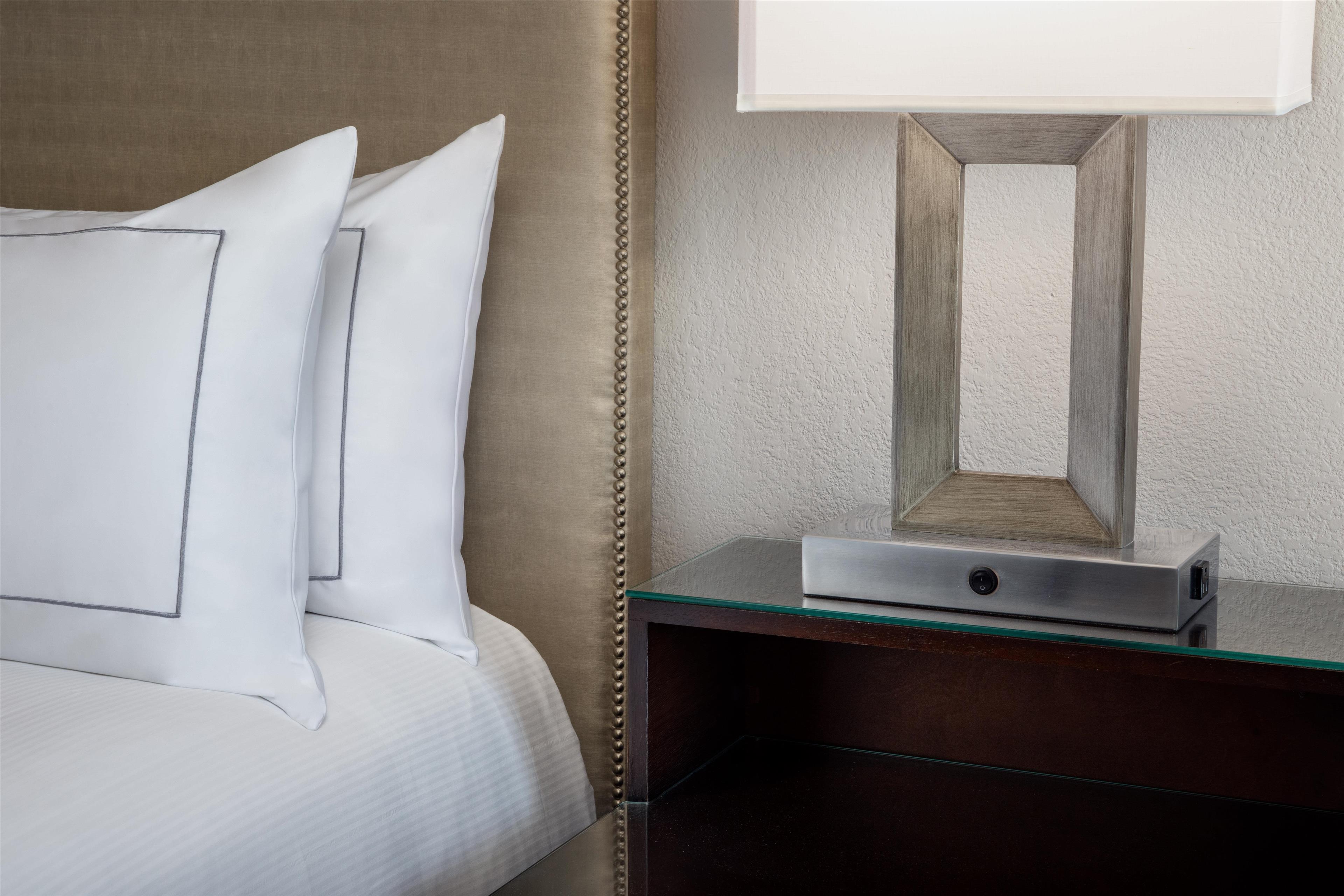 Hilton Arlington Room Type - 1 KING BED JUNIOR SUITE
