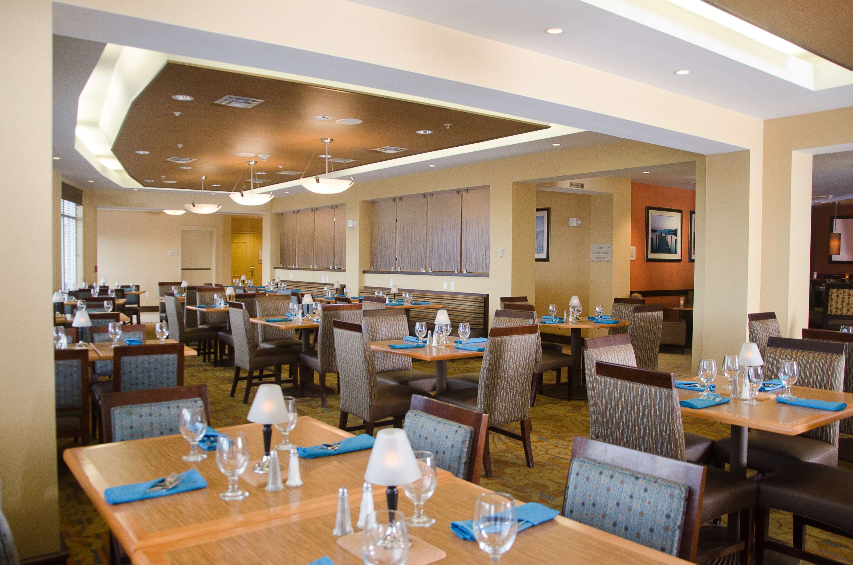Restaurant | Hilton Garden Inn Watertown/Thousand Islands