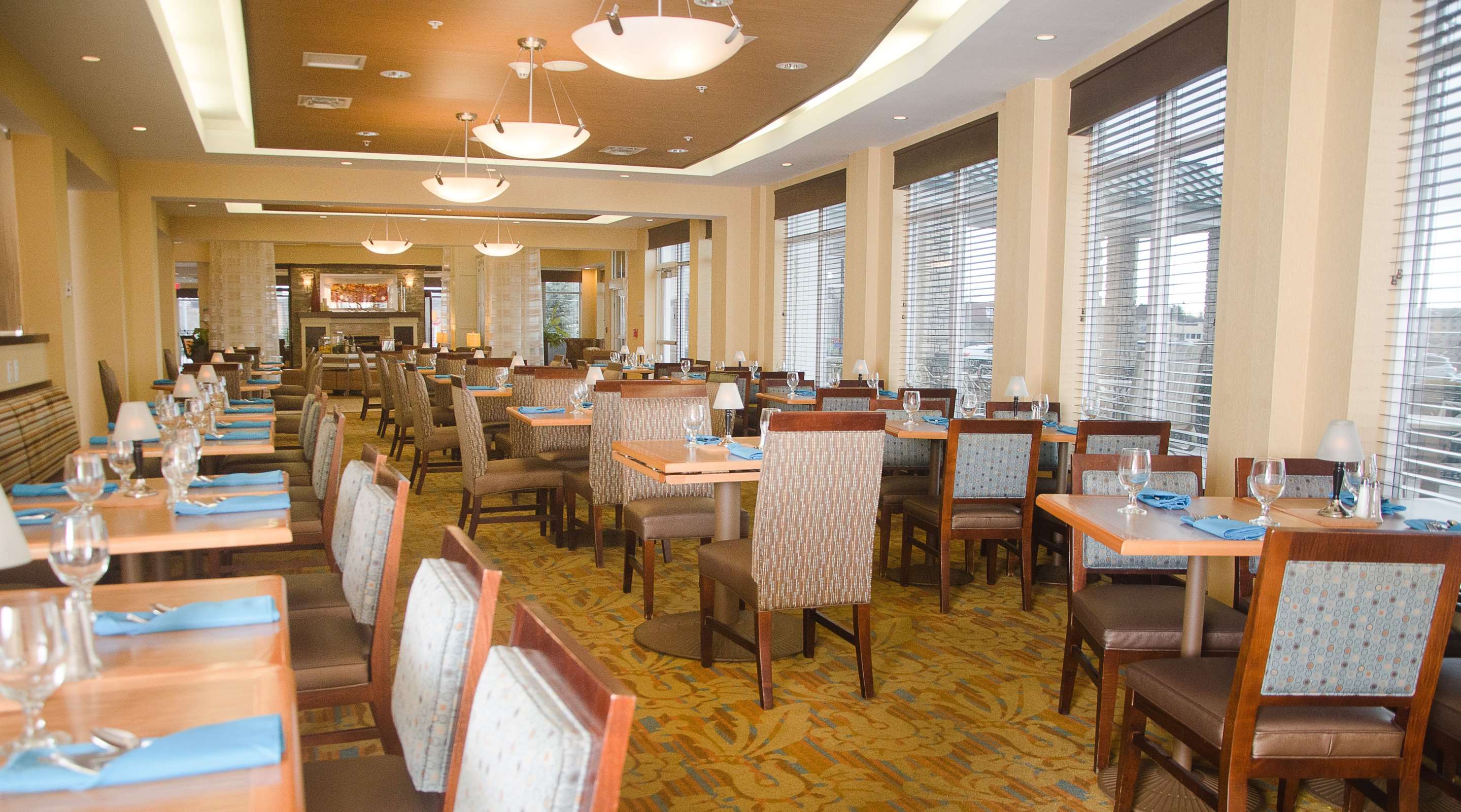 Restaurant | Hilton Garden Inn Watertown/Thousand Islands