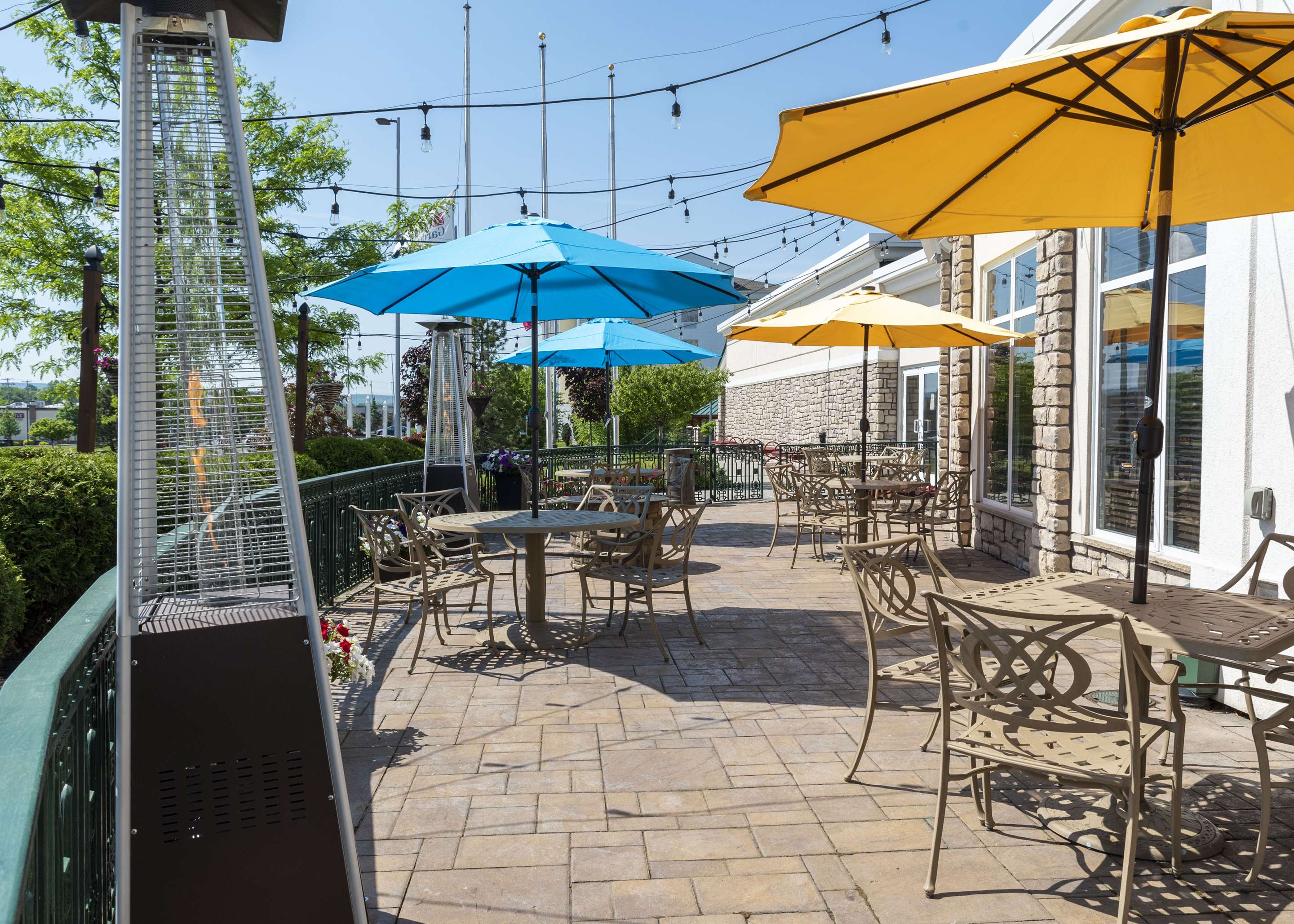 Restaurant | Hilton Garden Inn Watertown/Thousand Islands