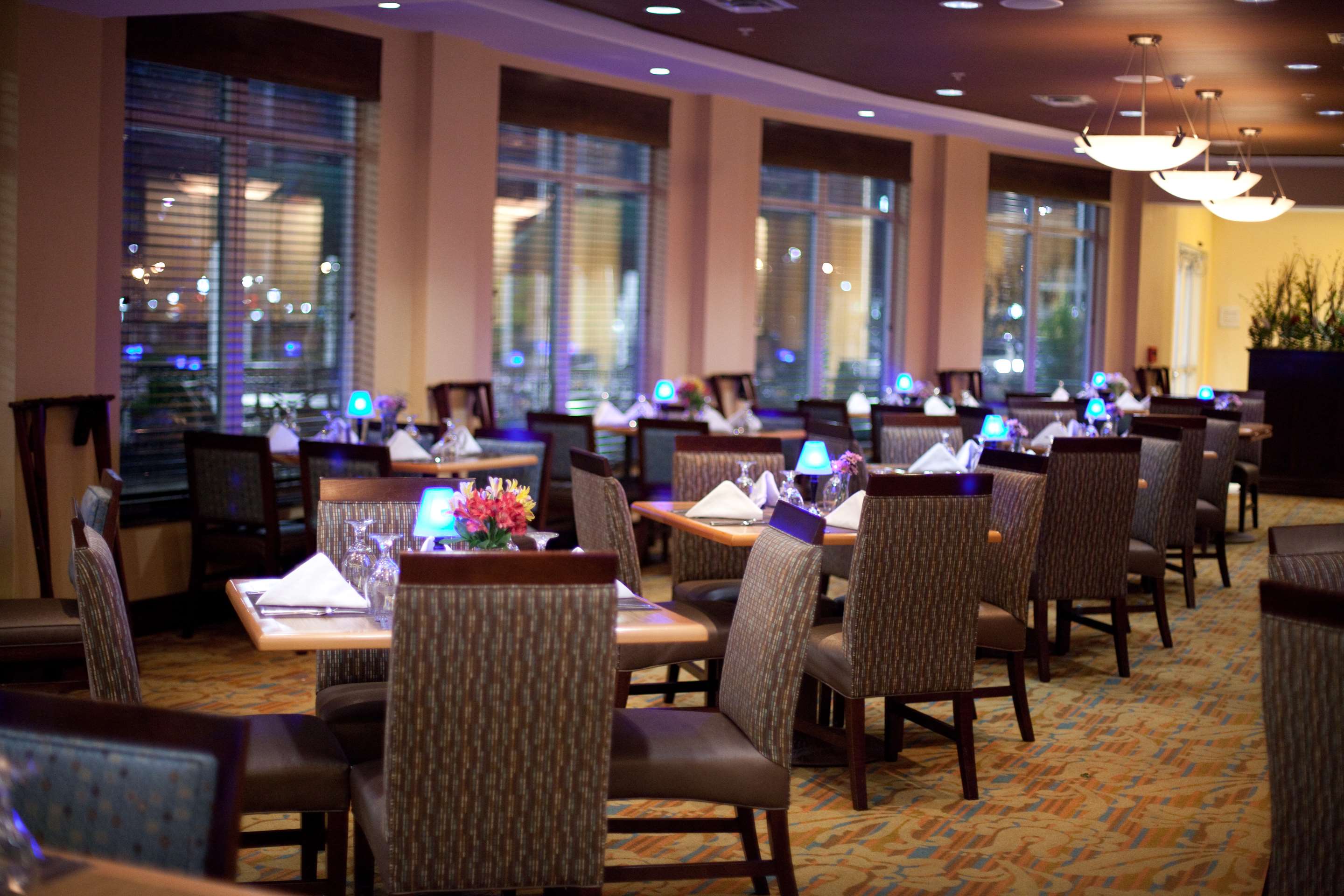Restaurant | Hilton Garden Inn Watertown/Thousand Islands