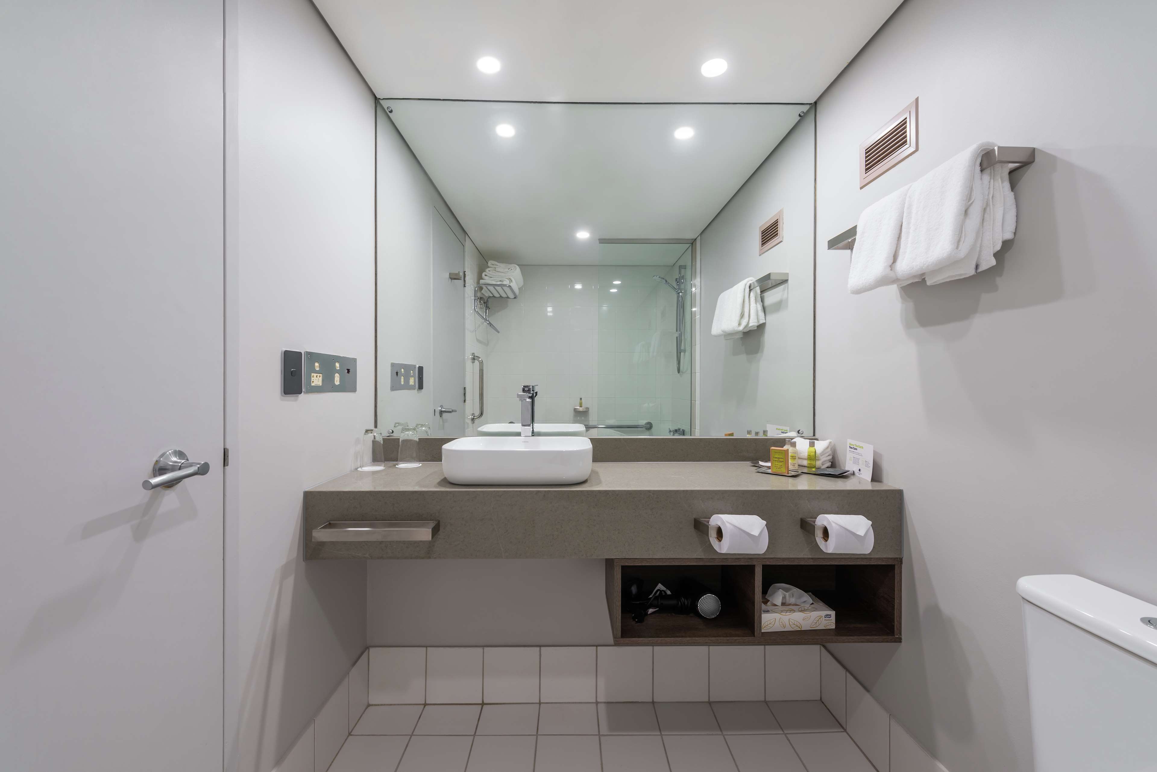 DoubleTree by Hilton Alice Springs Room Type - Deluxe King Room