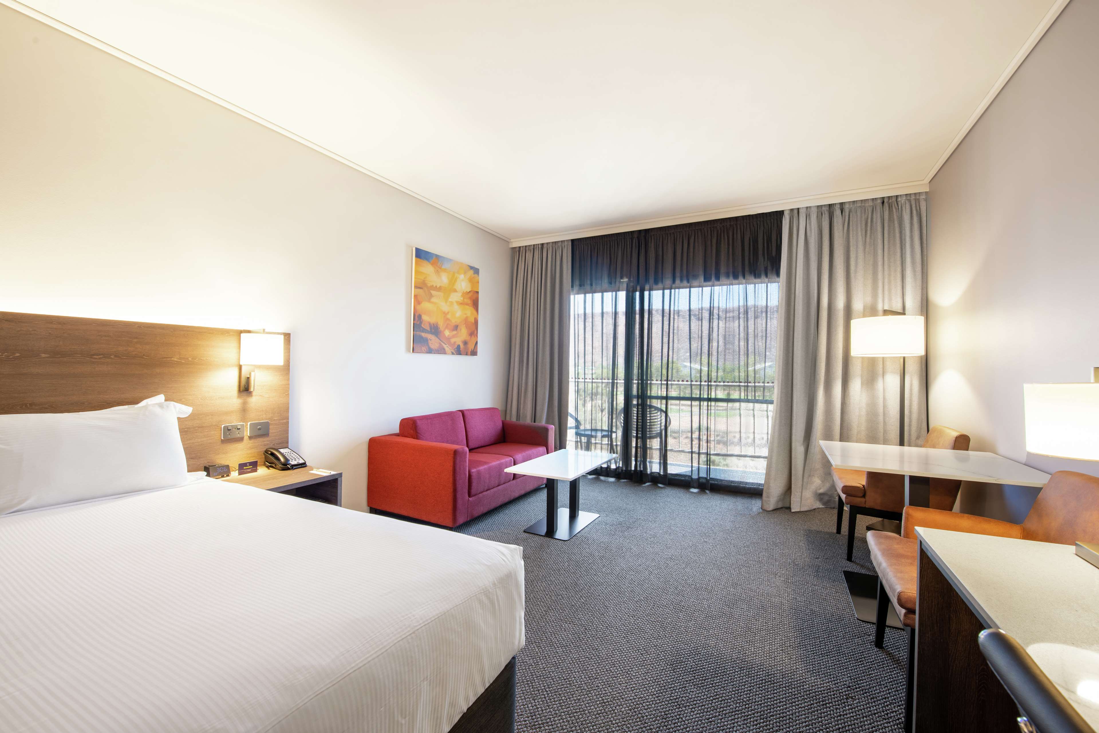 DoubleTree by Hilton Alice Springs Room Type - KING DELUXE ROOM WITH VIEW