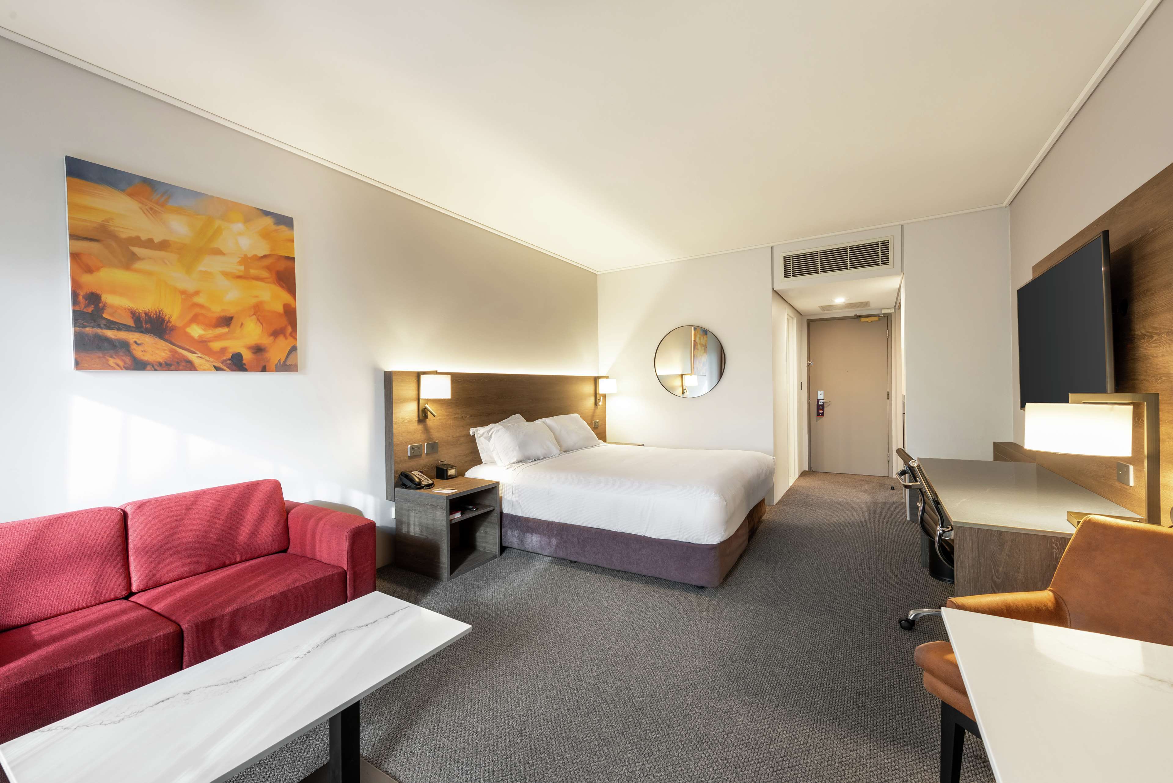 DoubleTree by Hilton Alice Springs Room Type - KING ACCESSIBLE GUEST ROOM