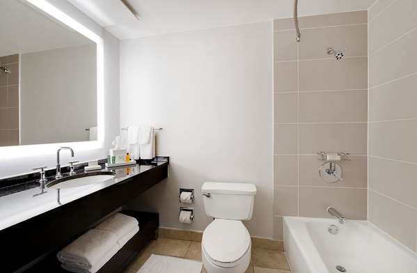  - Hilton Hotel Downtown Atlanta - I-75 & I-85, Exit 249A & 249B