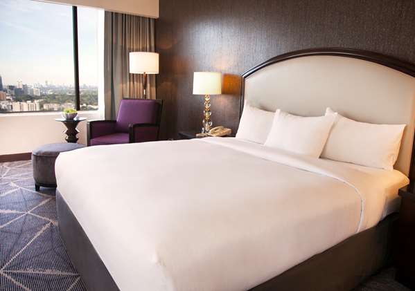  - Hilton Hotel Downtown Atlanta - I-75 & I-85, Exit 249A & 249B