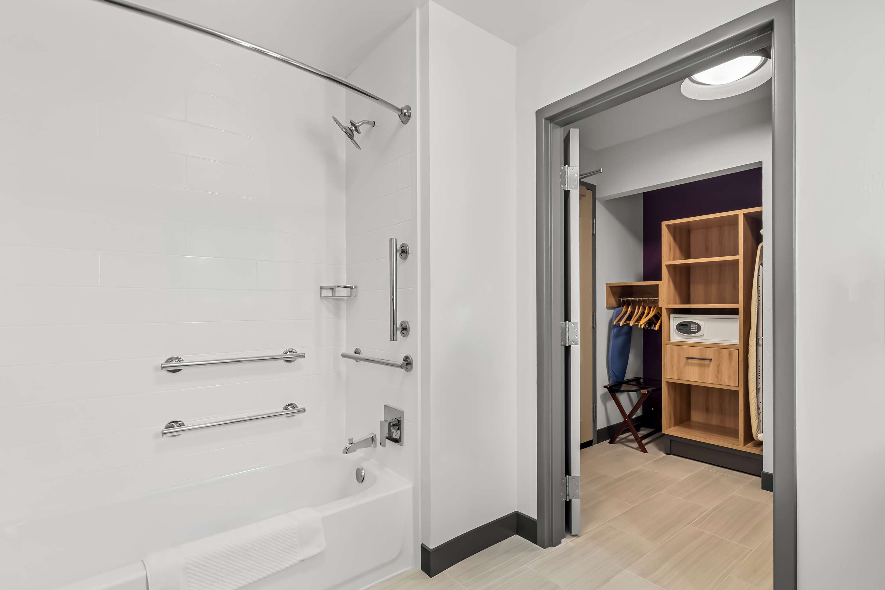 Guest room bath