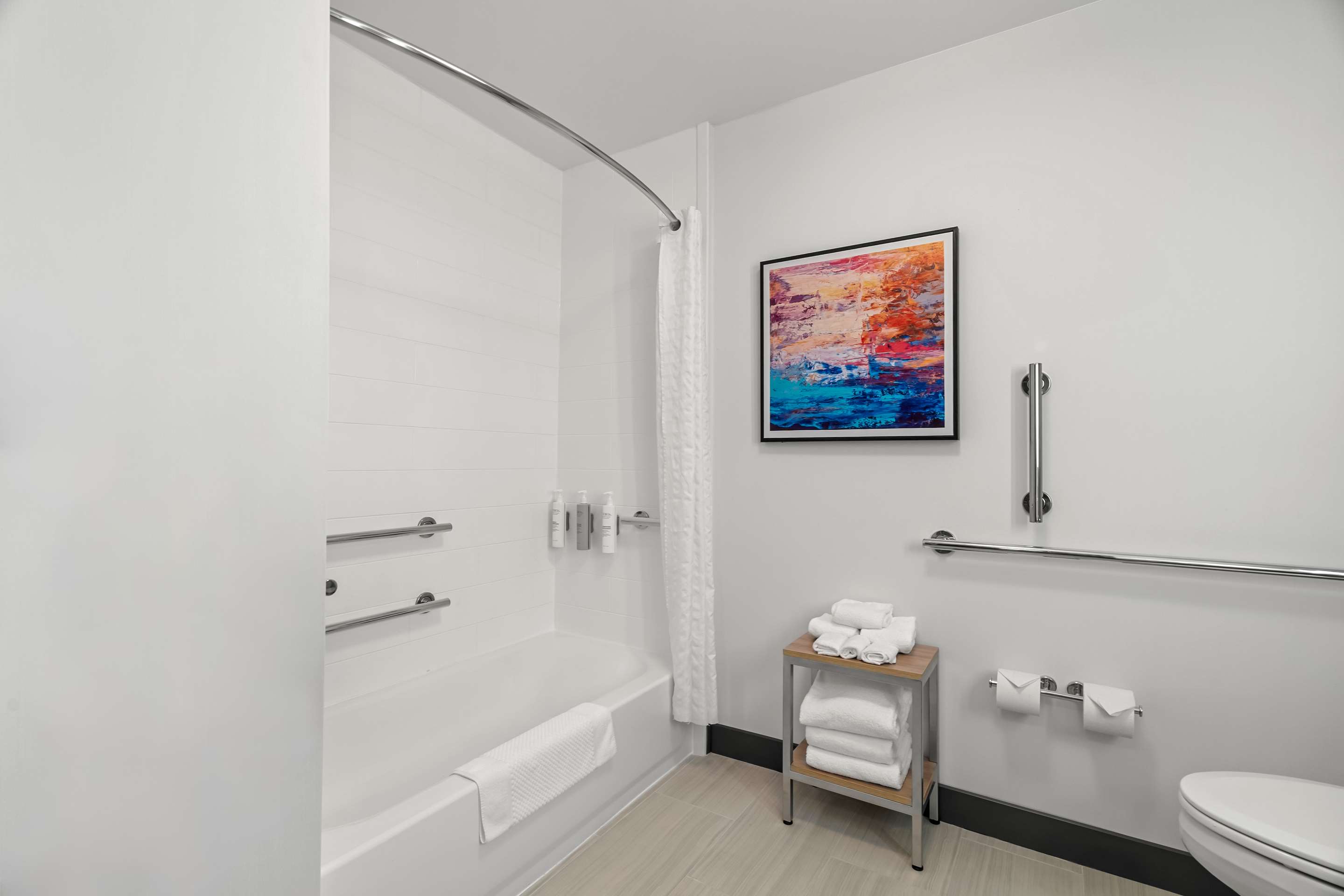 Guest room bath