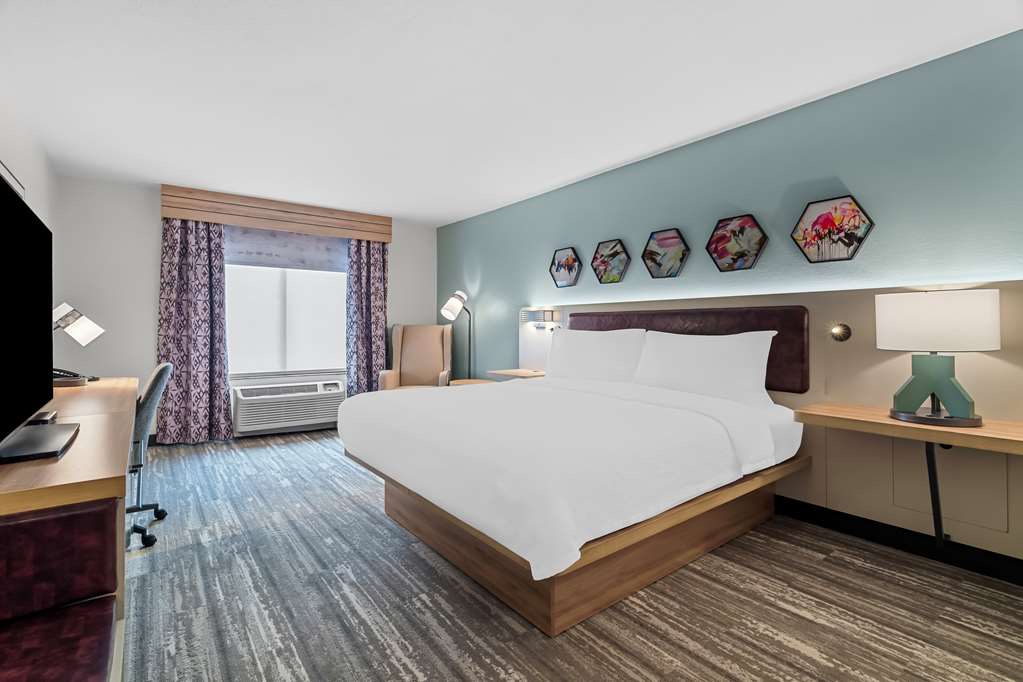 Hilton Garden Inn Cartersville - Tap to explore photos