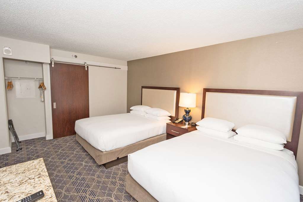 DoubleTree Suites by Hilton Atlanta - Galleria Room Type - 2QN MOB HEA ACC TUB STE NS