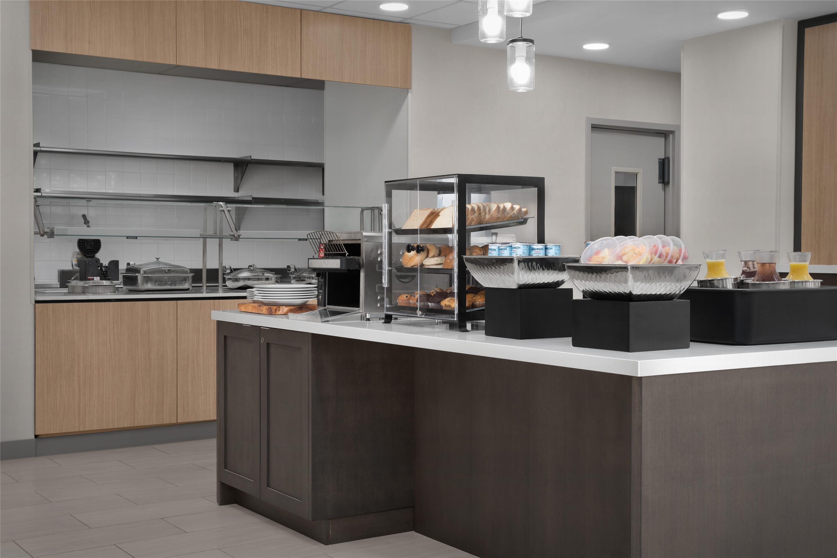 Breakfast Area | Hilton Garden Inn Atlanta West/Lithia Springs