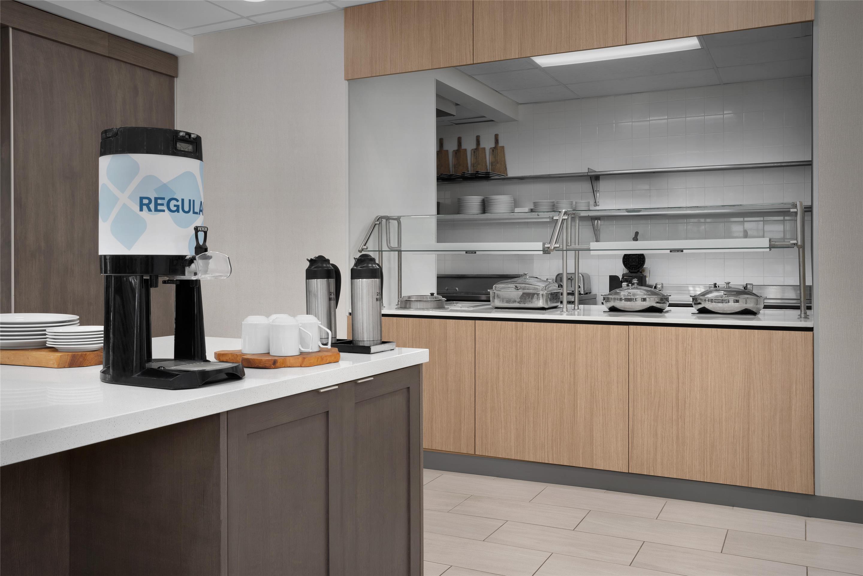 Breakfast Area | Hilton Garden Inn Atlanta West/Lithia Springs