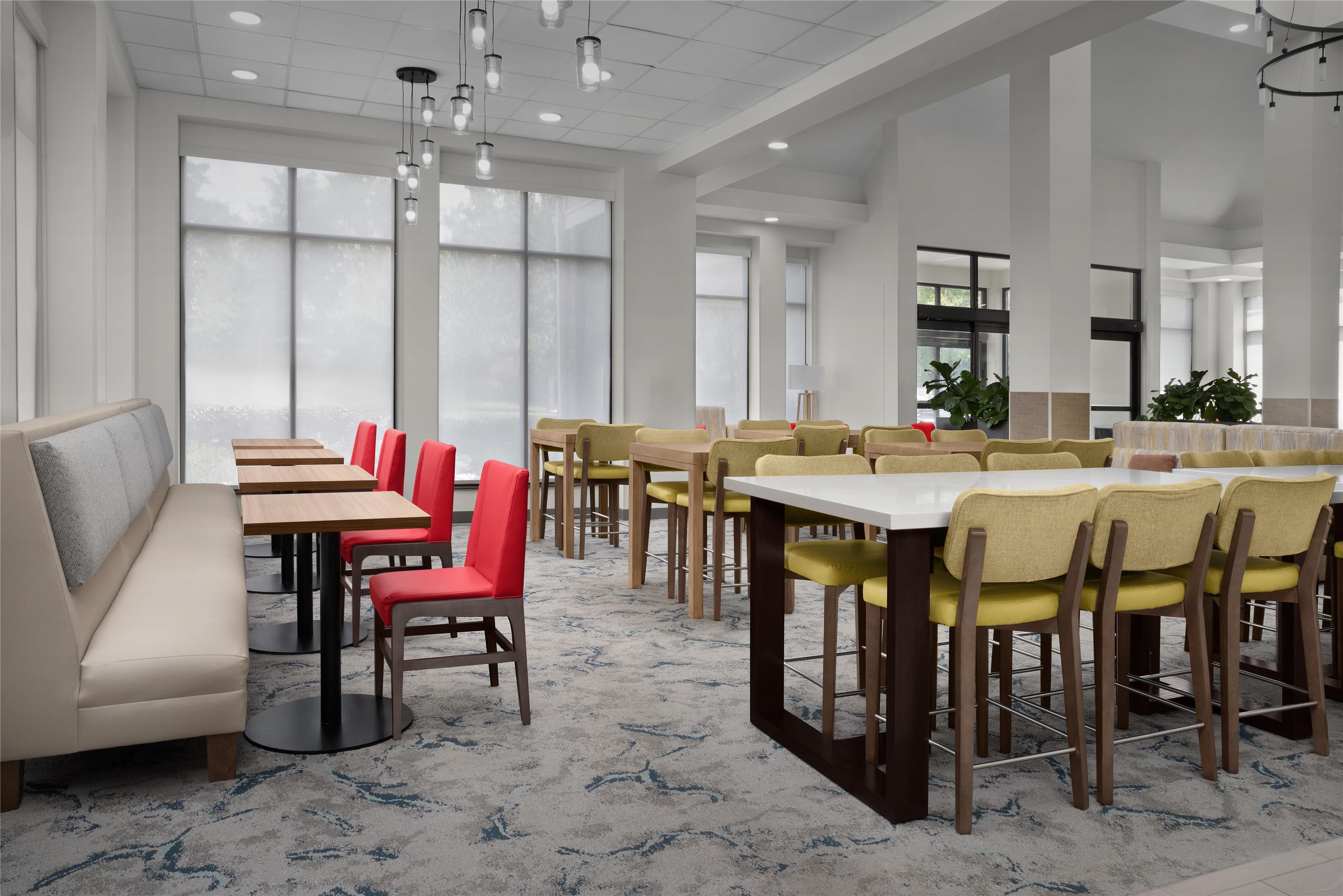 Breakfast Area | Hilton Garden Inn Atlanta West/Lithia Springs