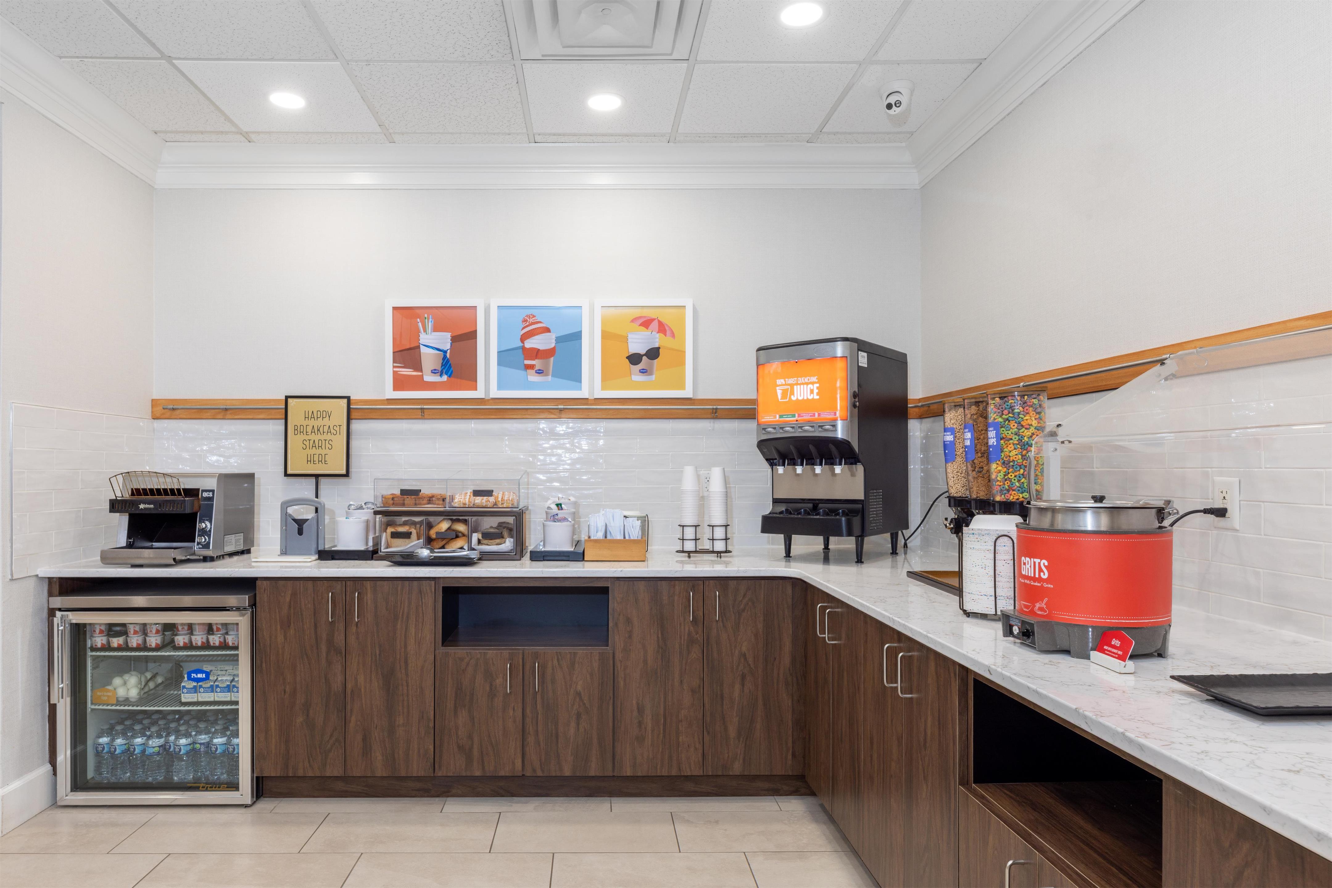 Breakfast Area | Hampton Inn Lawrenceville Duluth