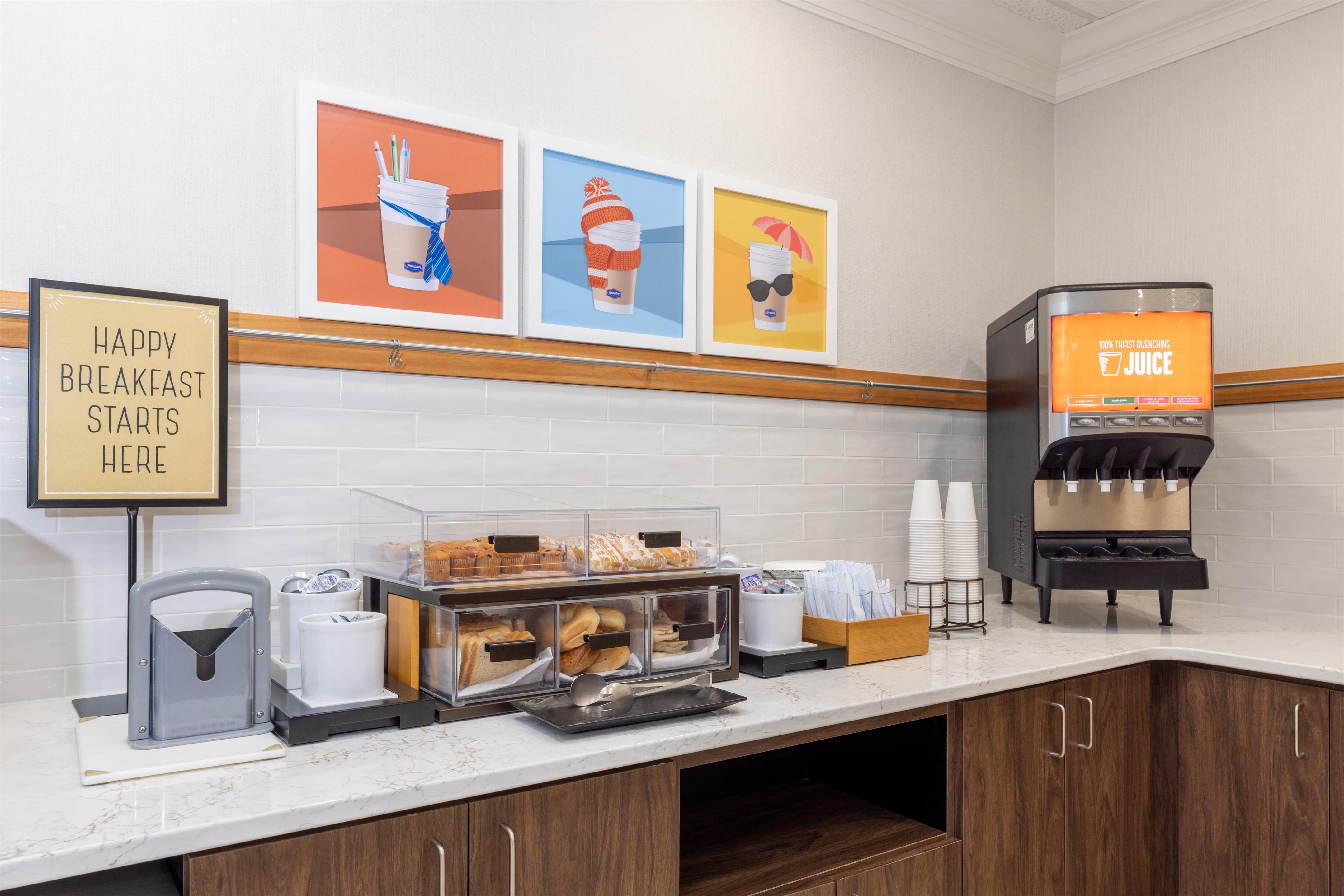 Breakfast Area | Hampton Inn Lawrenceville Duluth