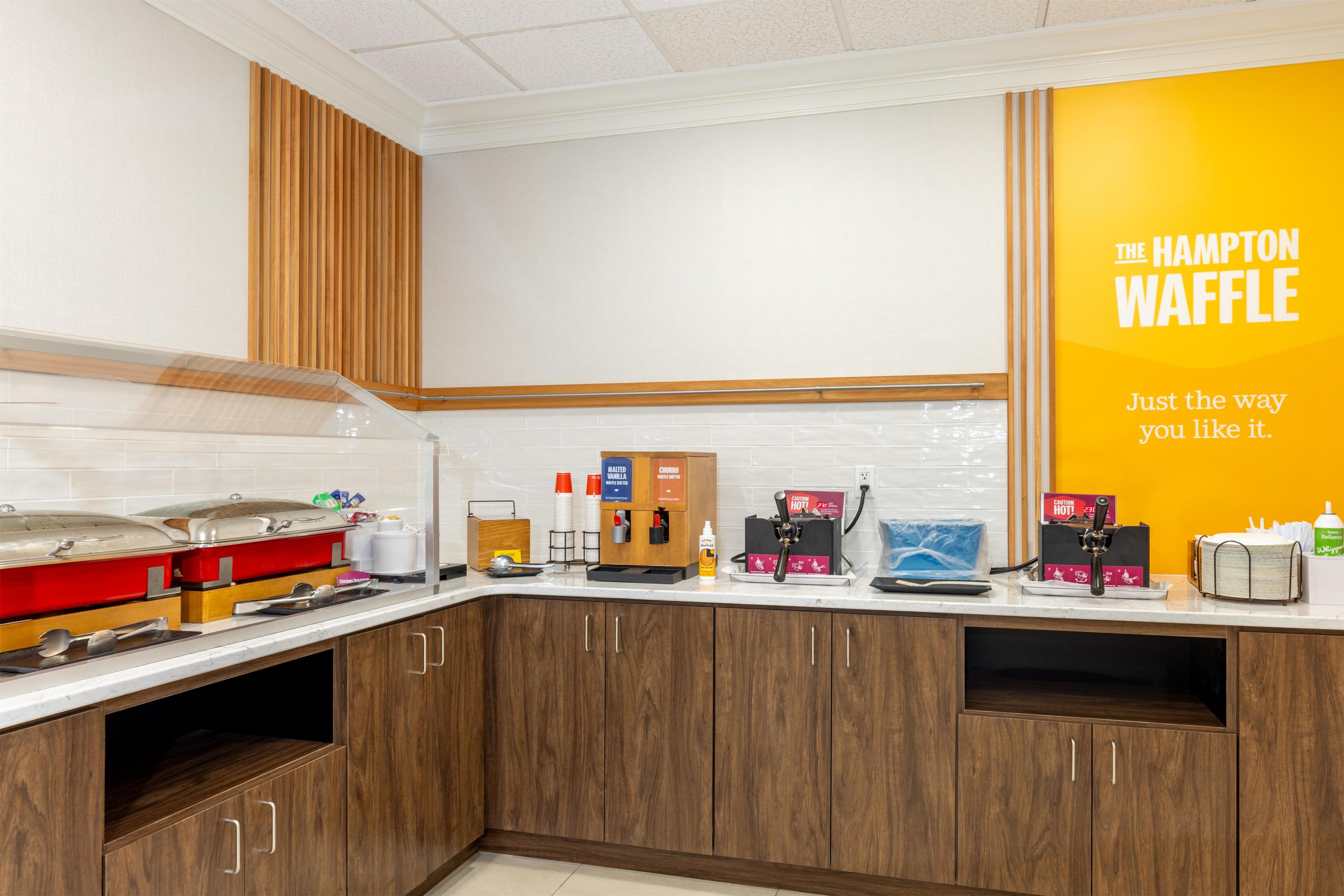 Breakfast Area | Hampton Inn Lawrenceville Duluth