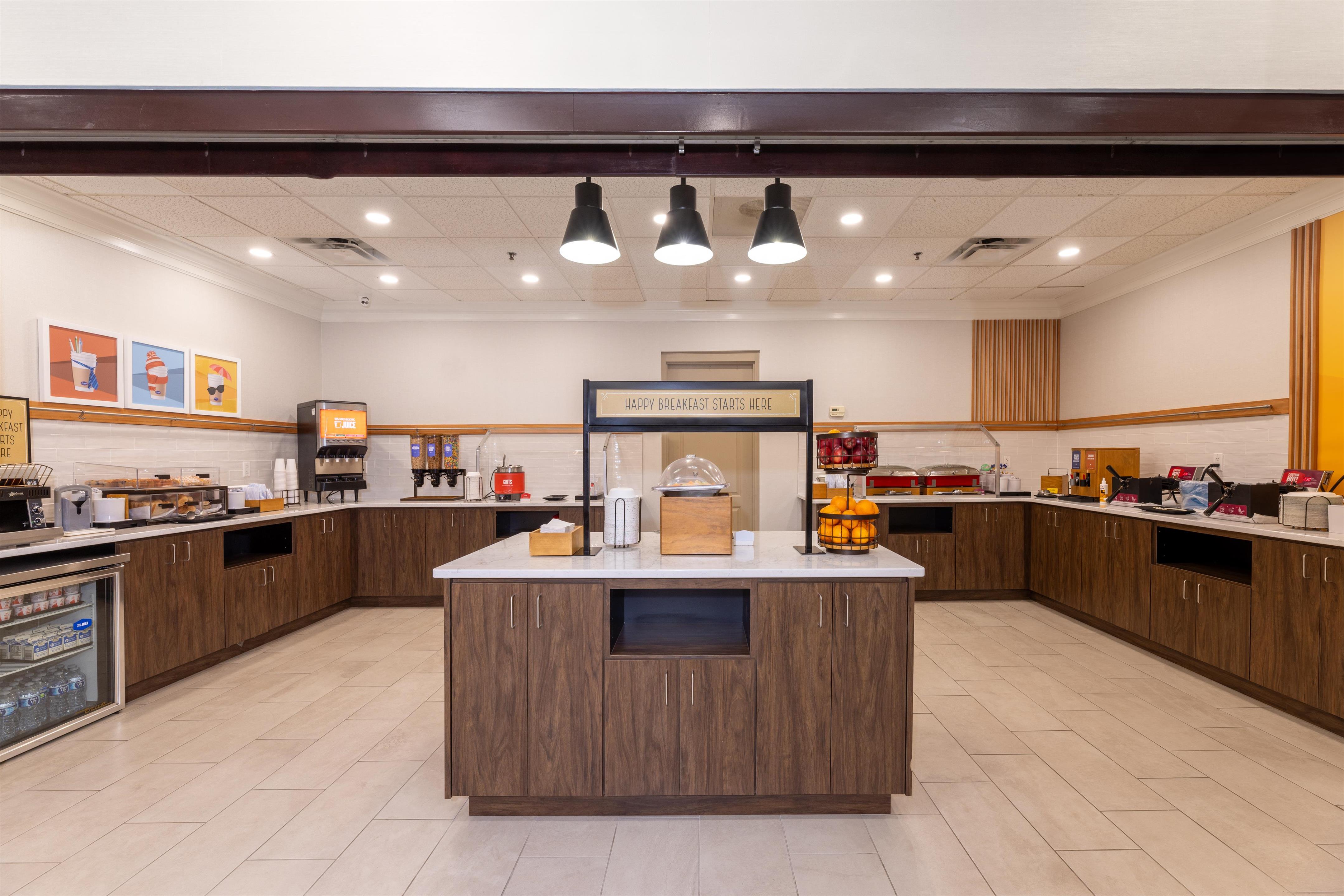 Breakfast Area | Hampton Inn Lawrenceville Duluth