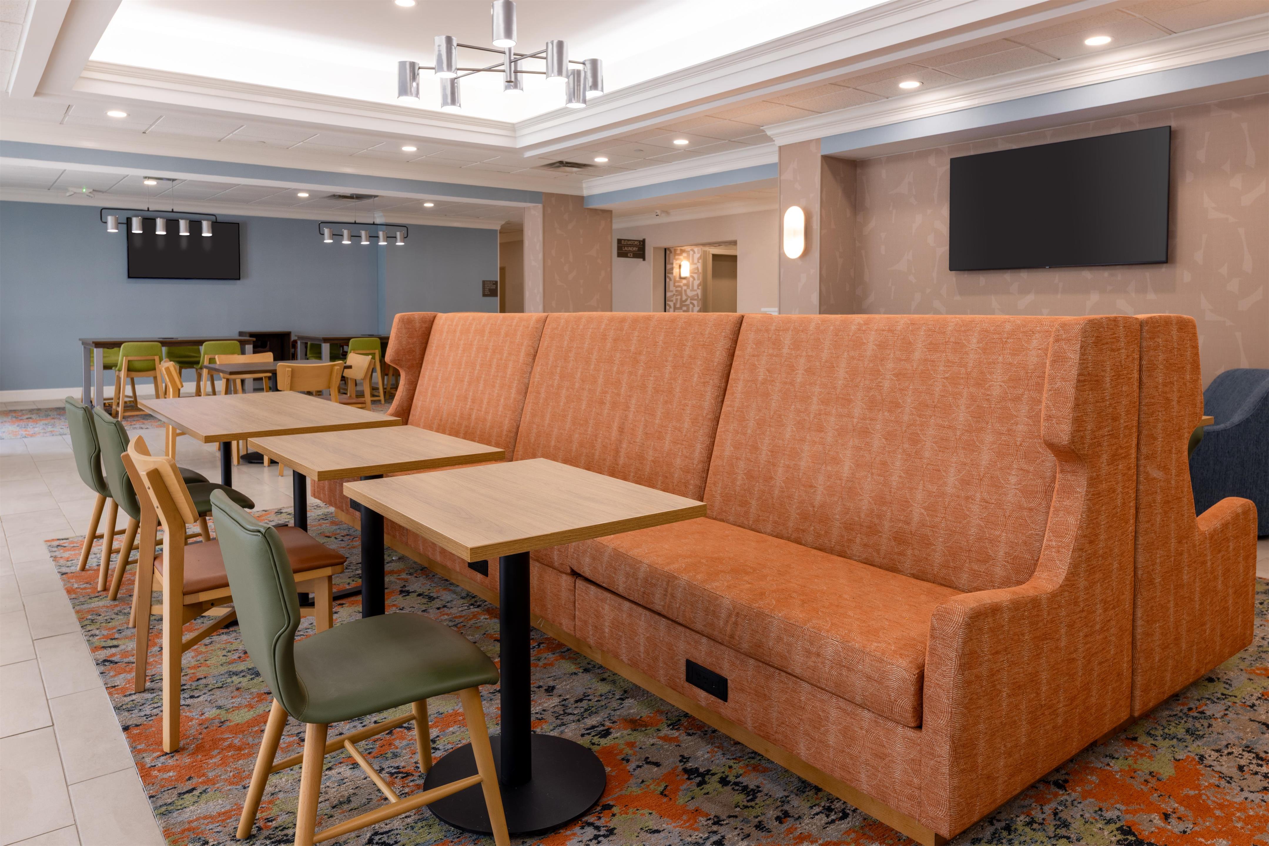 Breakfast Area | Hampton Inn Lawrenceville Duluth