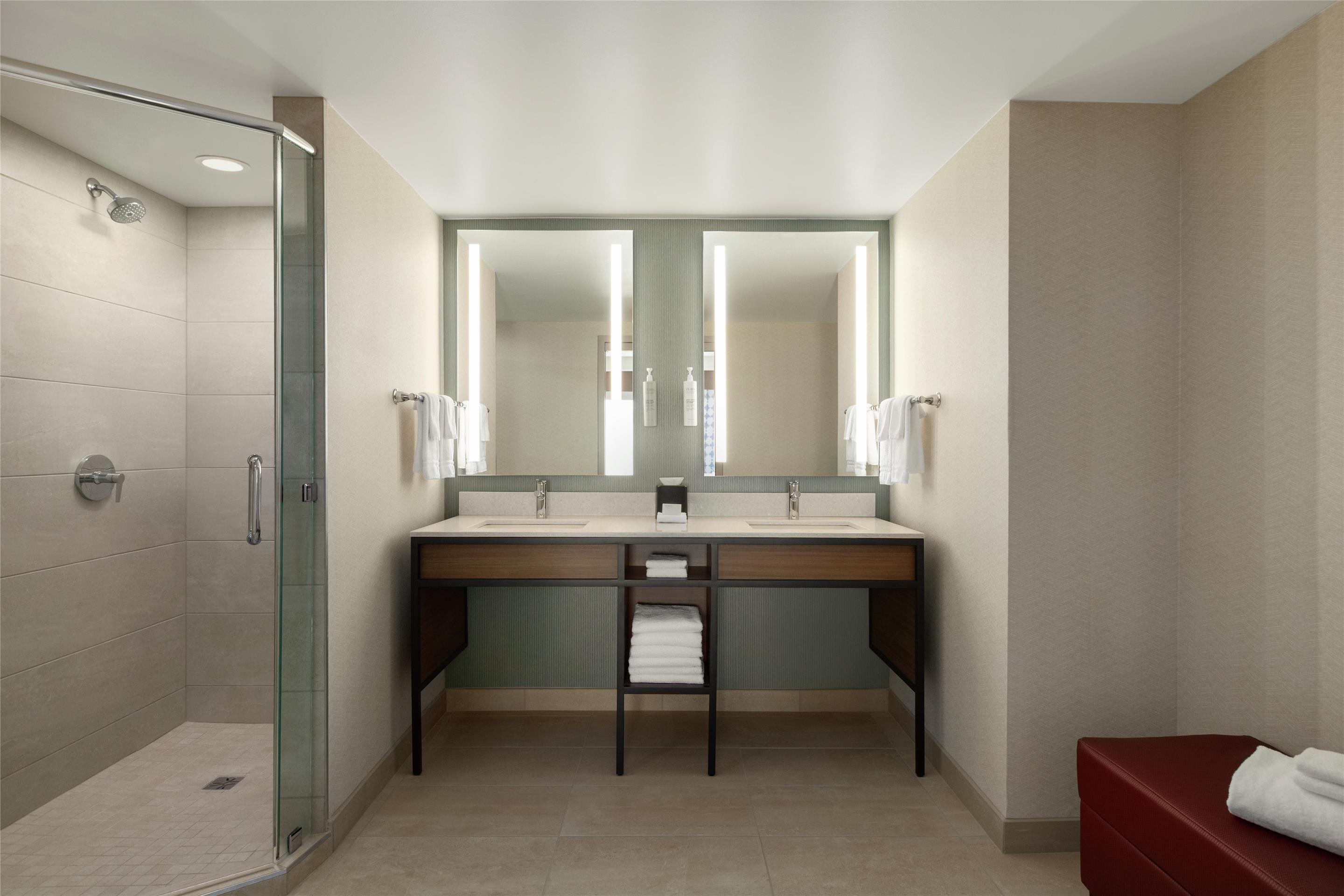 Guest room bath