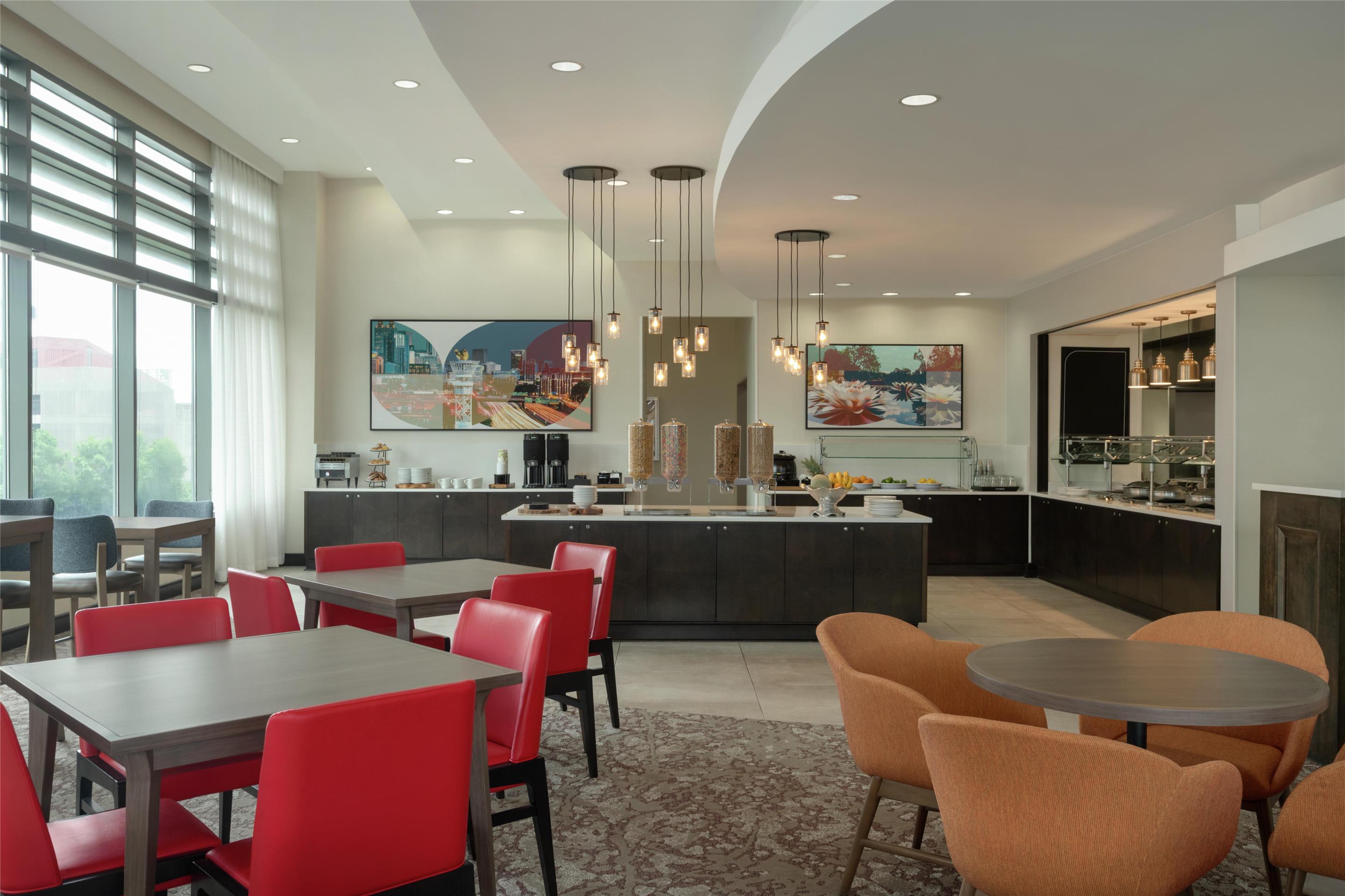 Breakfast Area | Hilton Garden Inn Atlanta Downtown