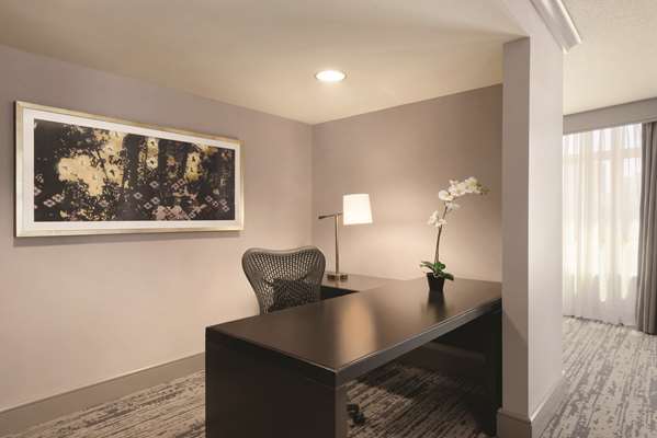  - Embassy Suites Centennial Olympic Park Atlanta - I-75 & I-85, Exit 249B & 249C