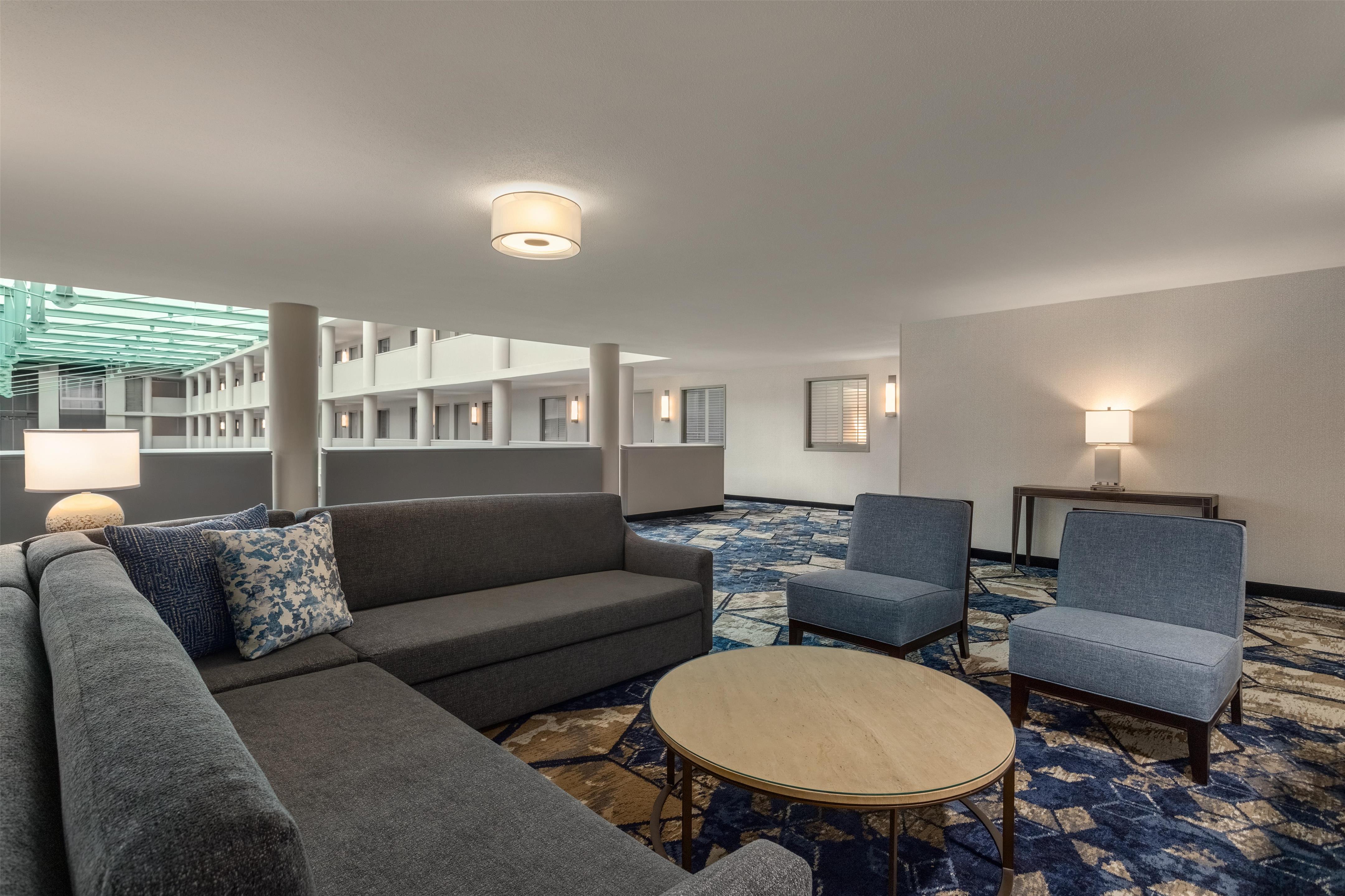 Lobby | Embassy Suites by Hilton Atlanta at Centennial Olympic Park