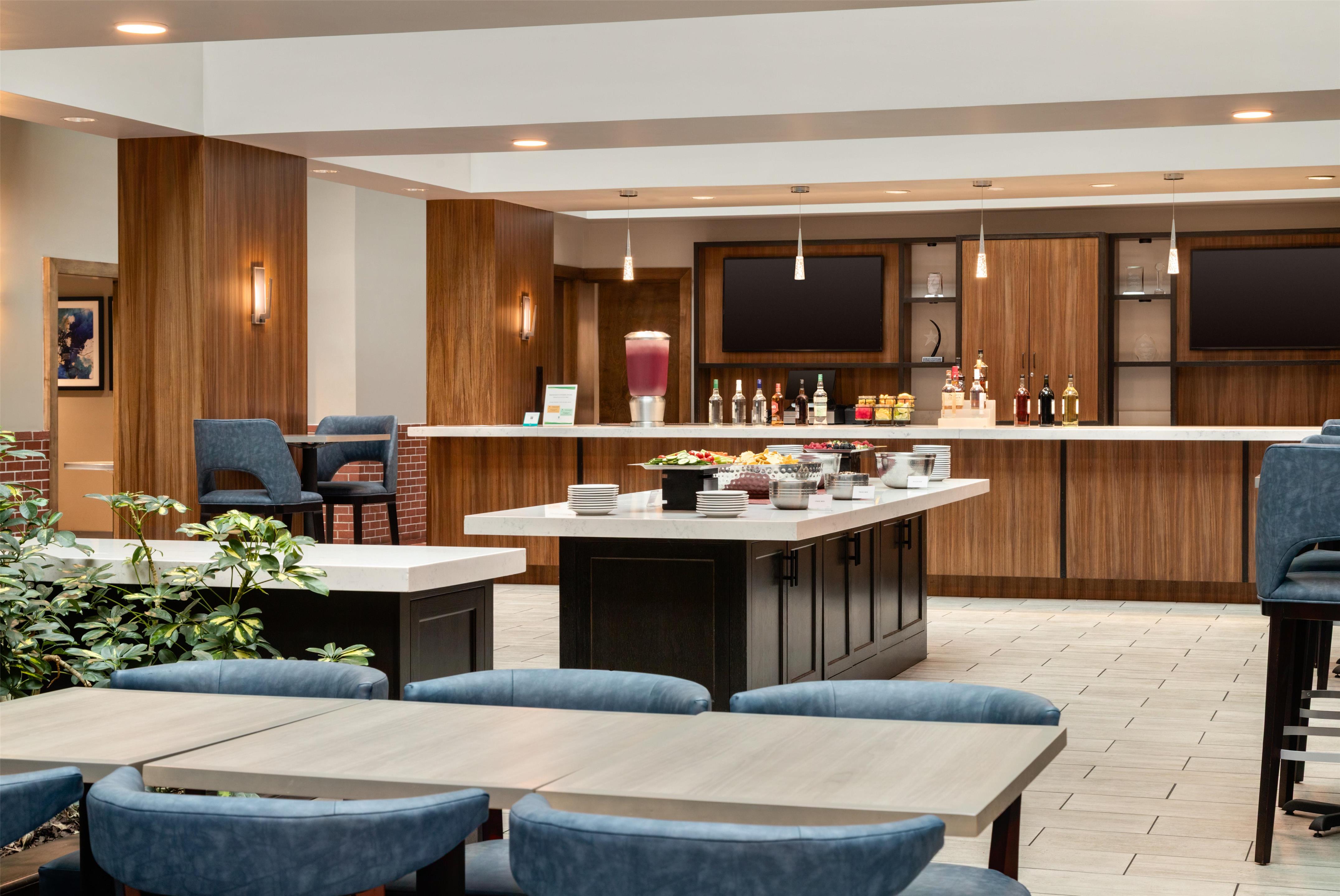 Restaurant | Embassy Suites by Hilton Atlanta at Centennial Olympic Park