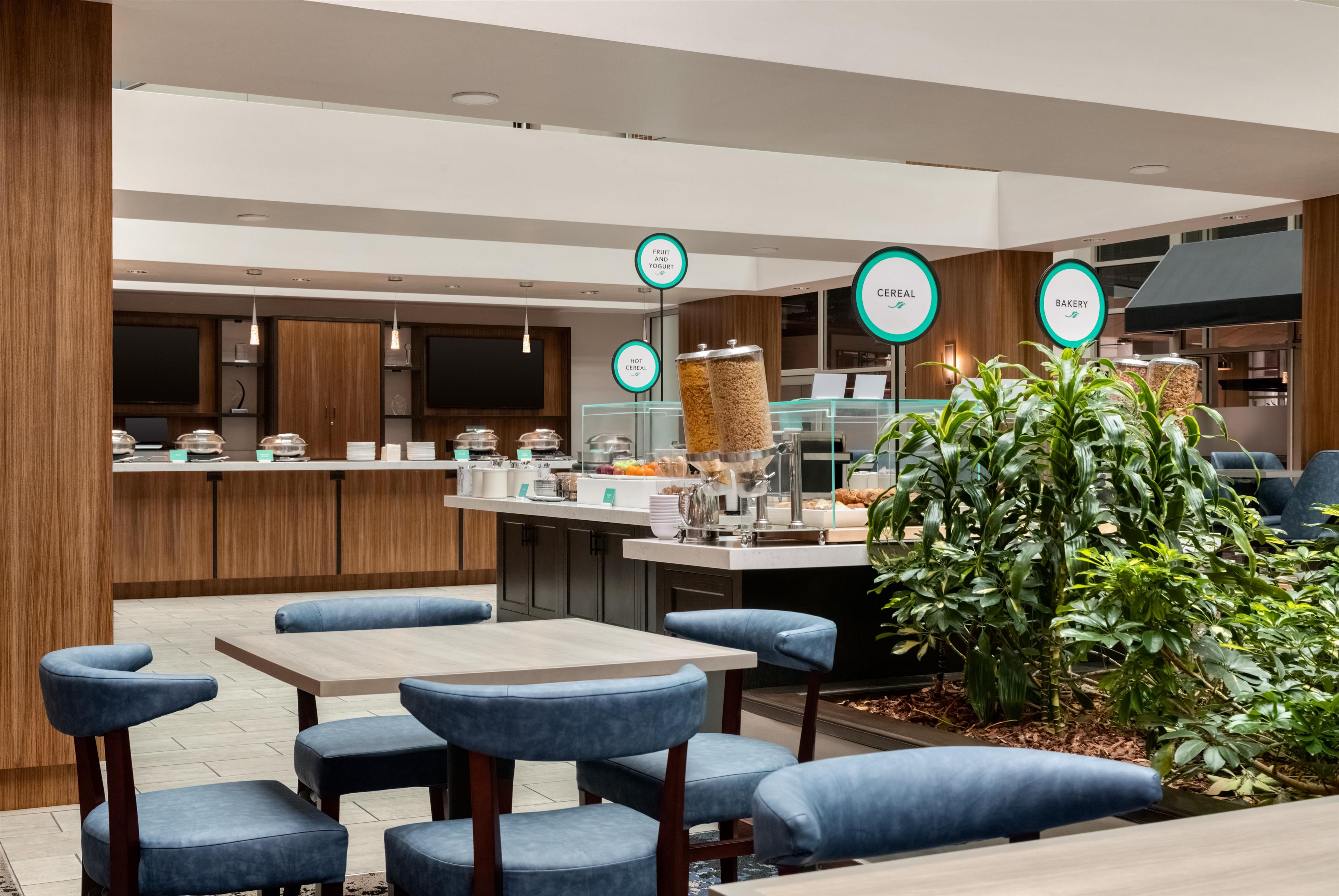 Breakfast Area | Embassy Suites by Hilton Atlanta at Centennial Olympic Park