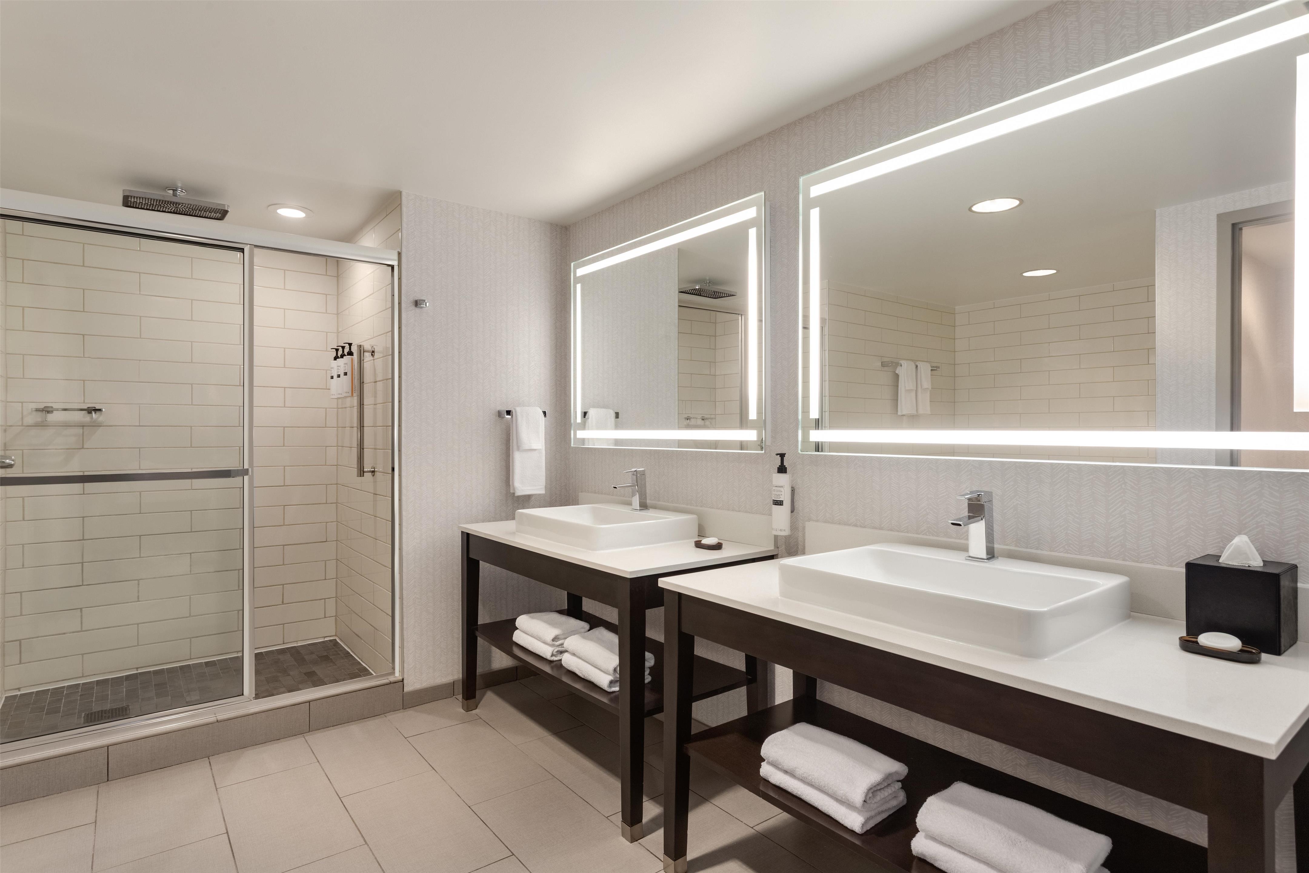 Guest room bath
