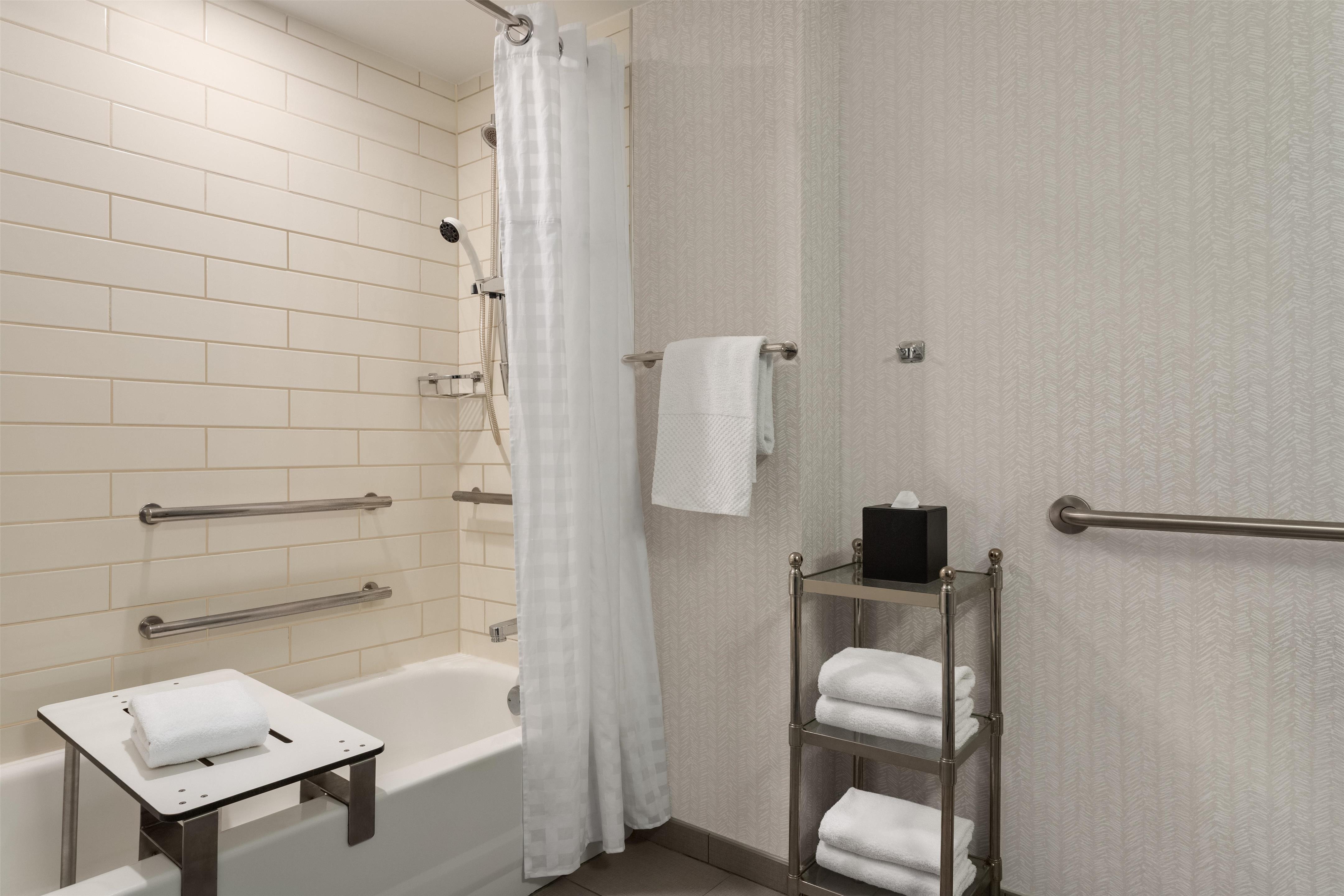 Guest room bath