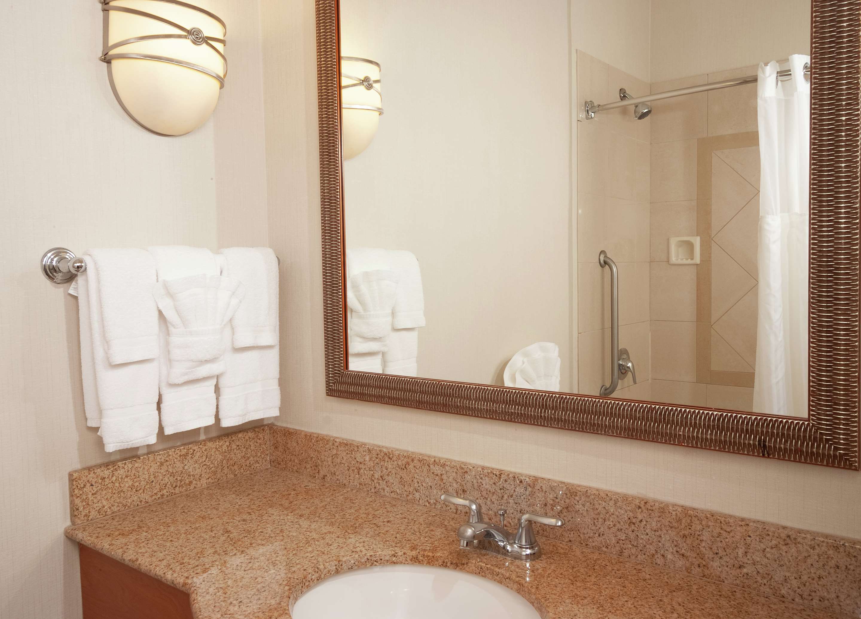 Guest room bath