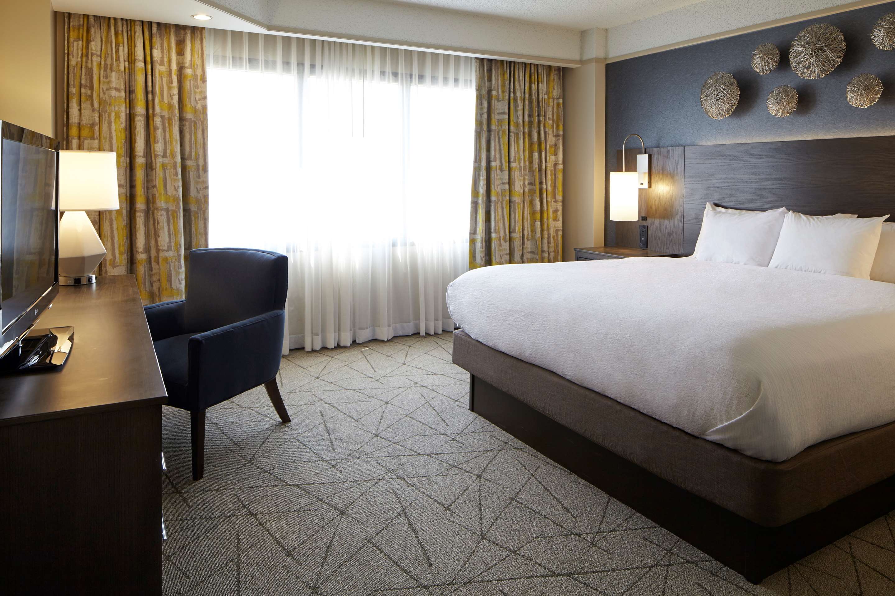 2 Room Suite - 1 King Bed - Non-smoking