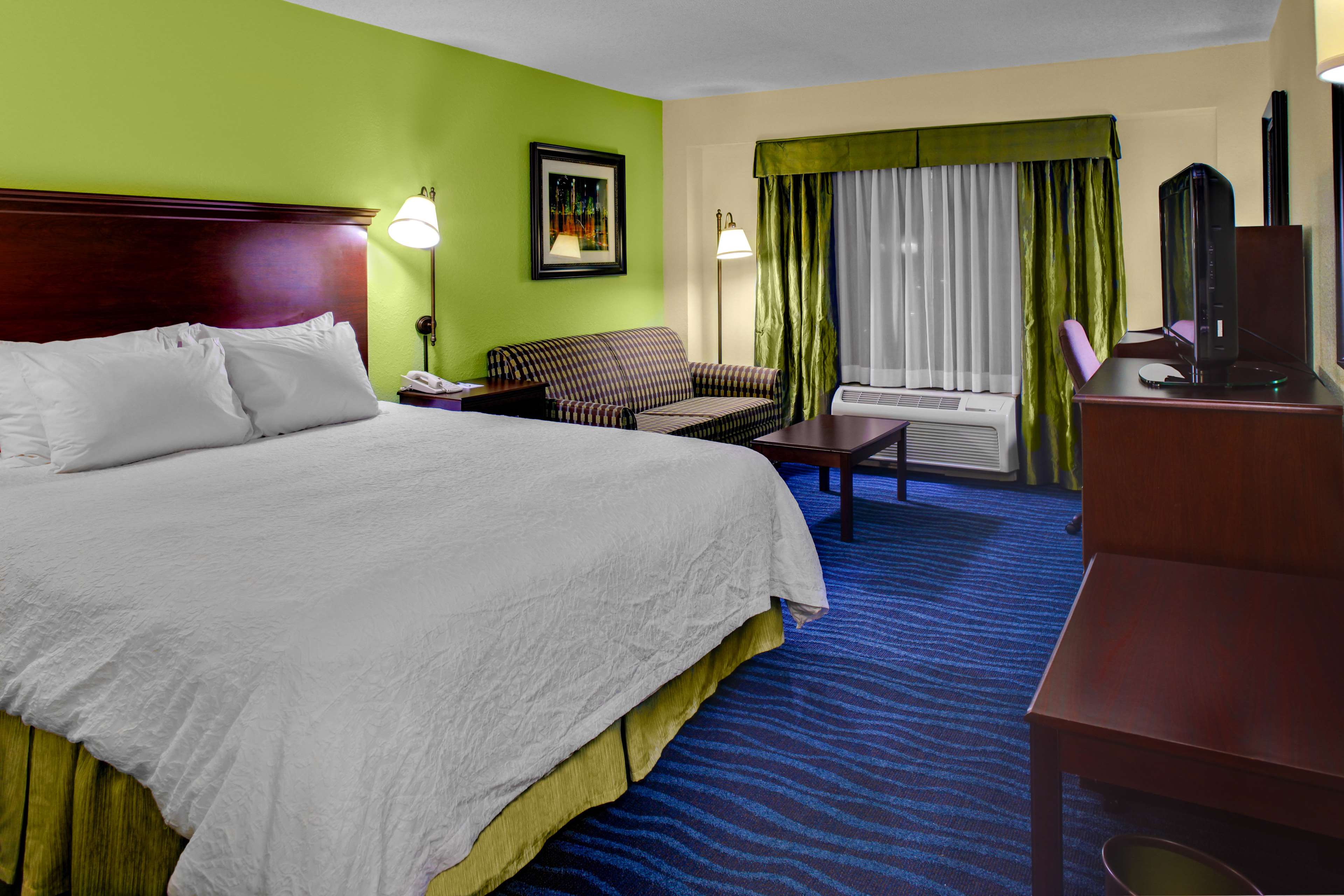 Hampton Inn - Atlanta Perimeter Center Room Type - 1 KING BED NONSMOKING
