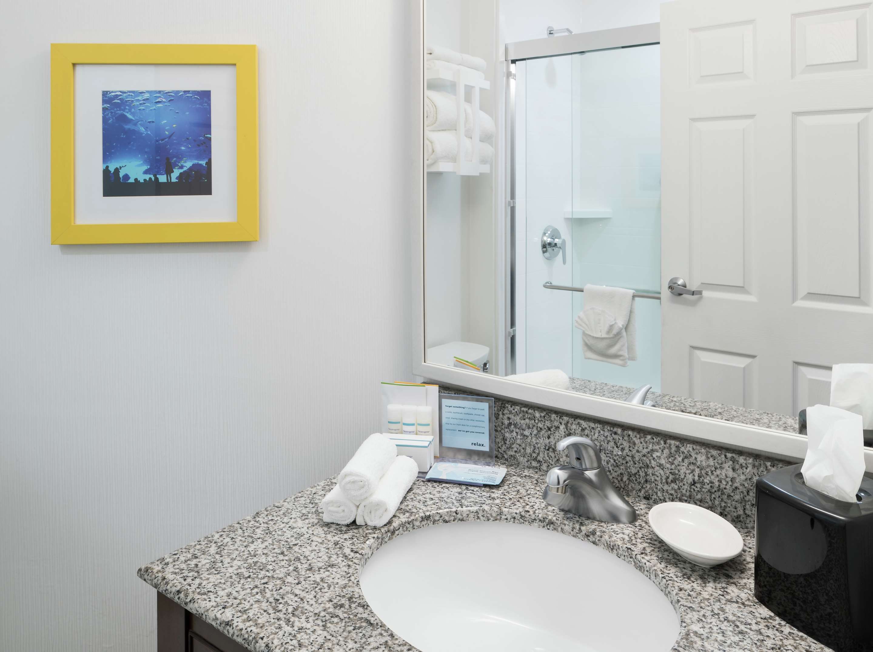 Guest room bath