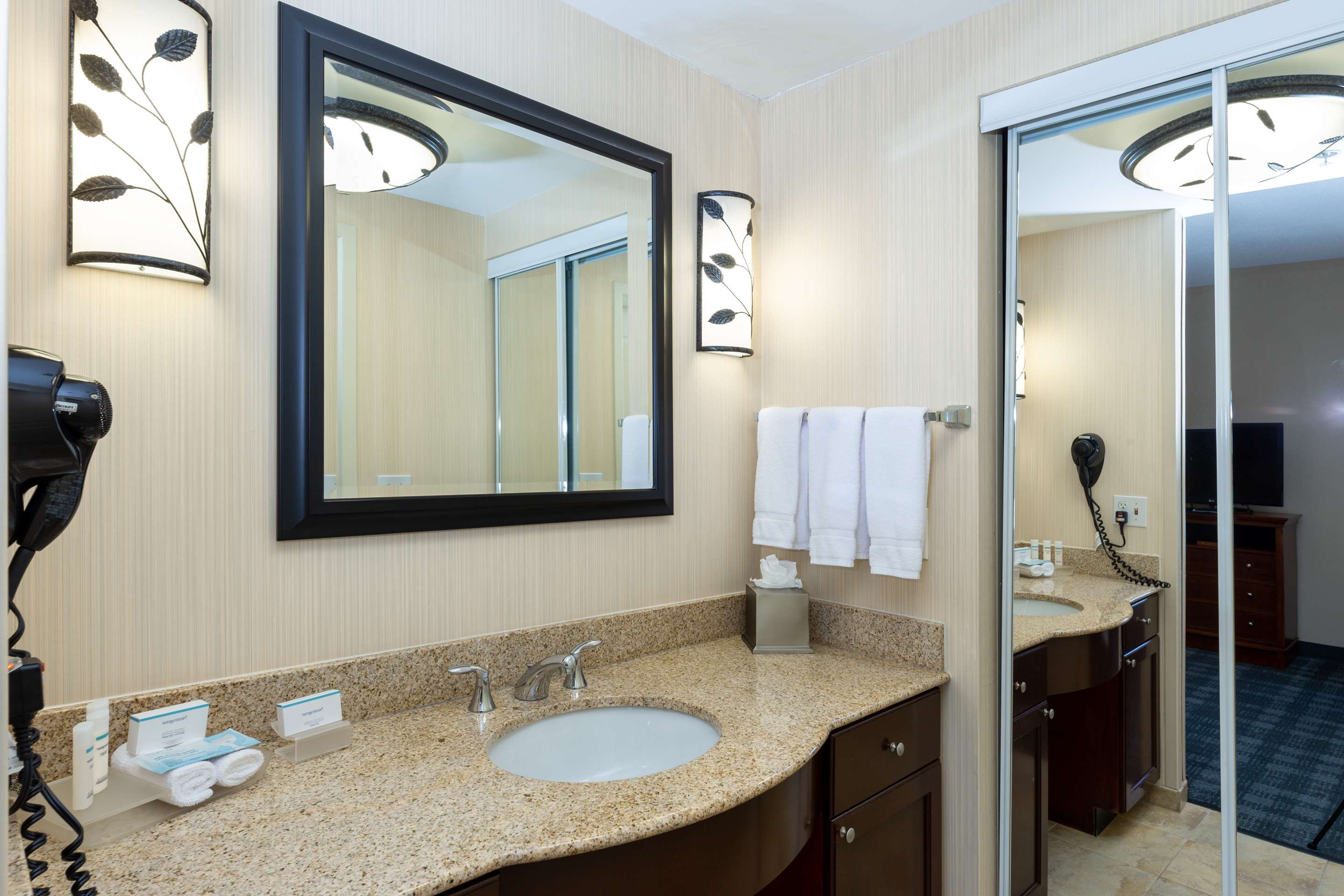 Guest room bath
