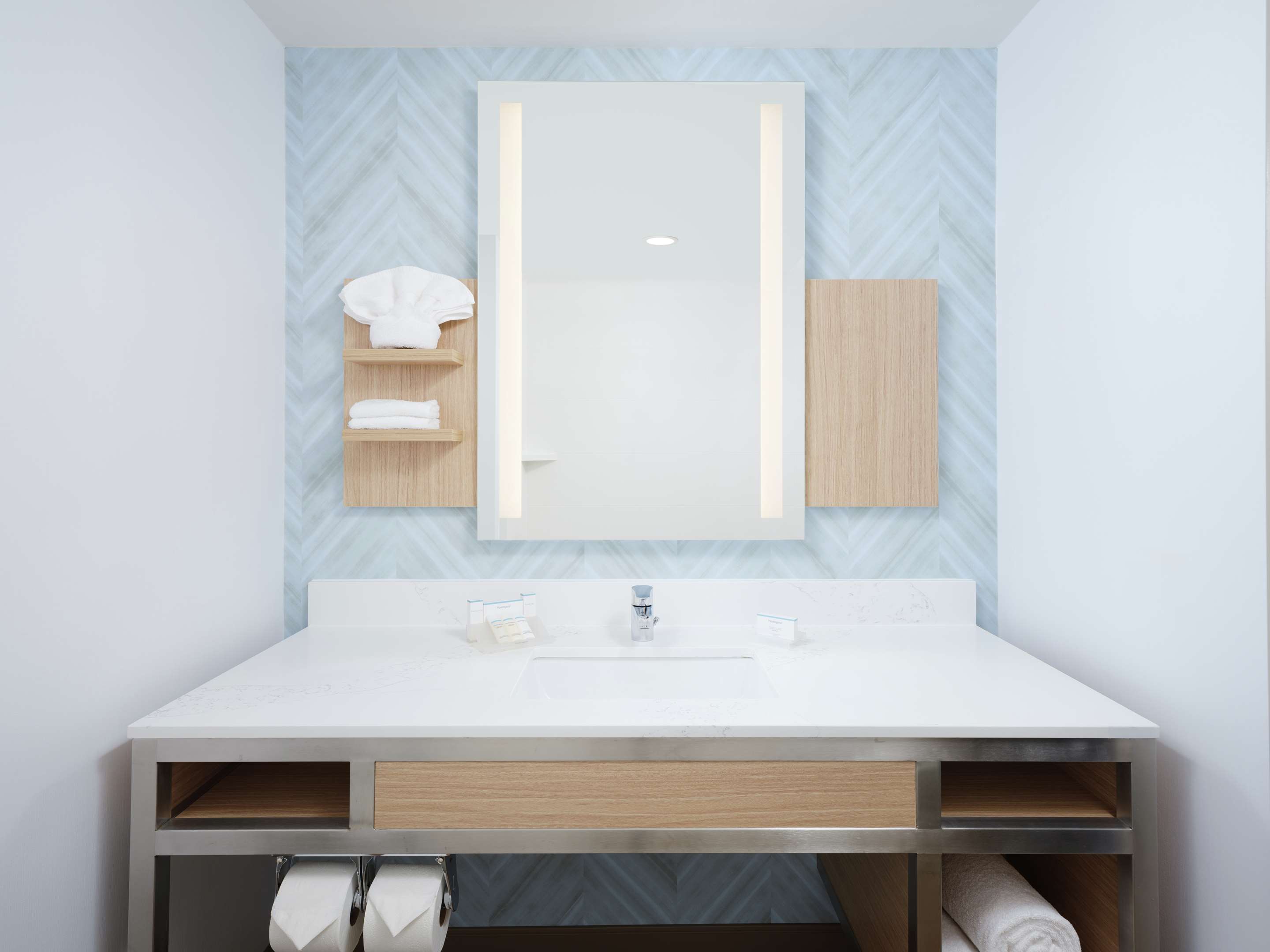 Guest room bath