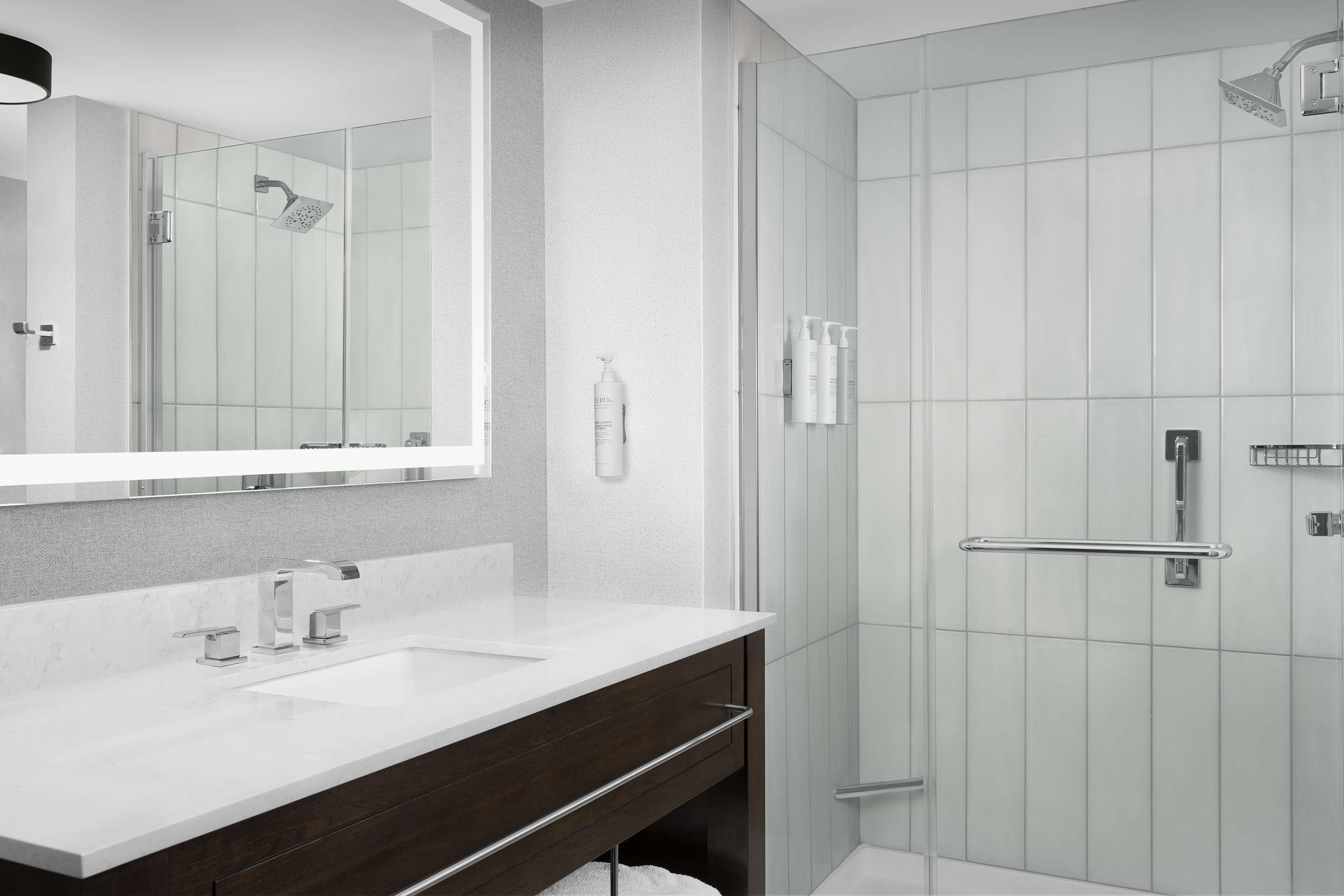 Guest room bath