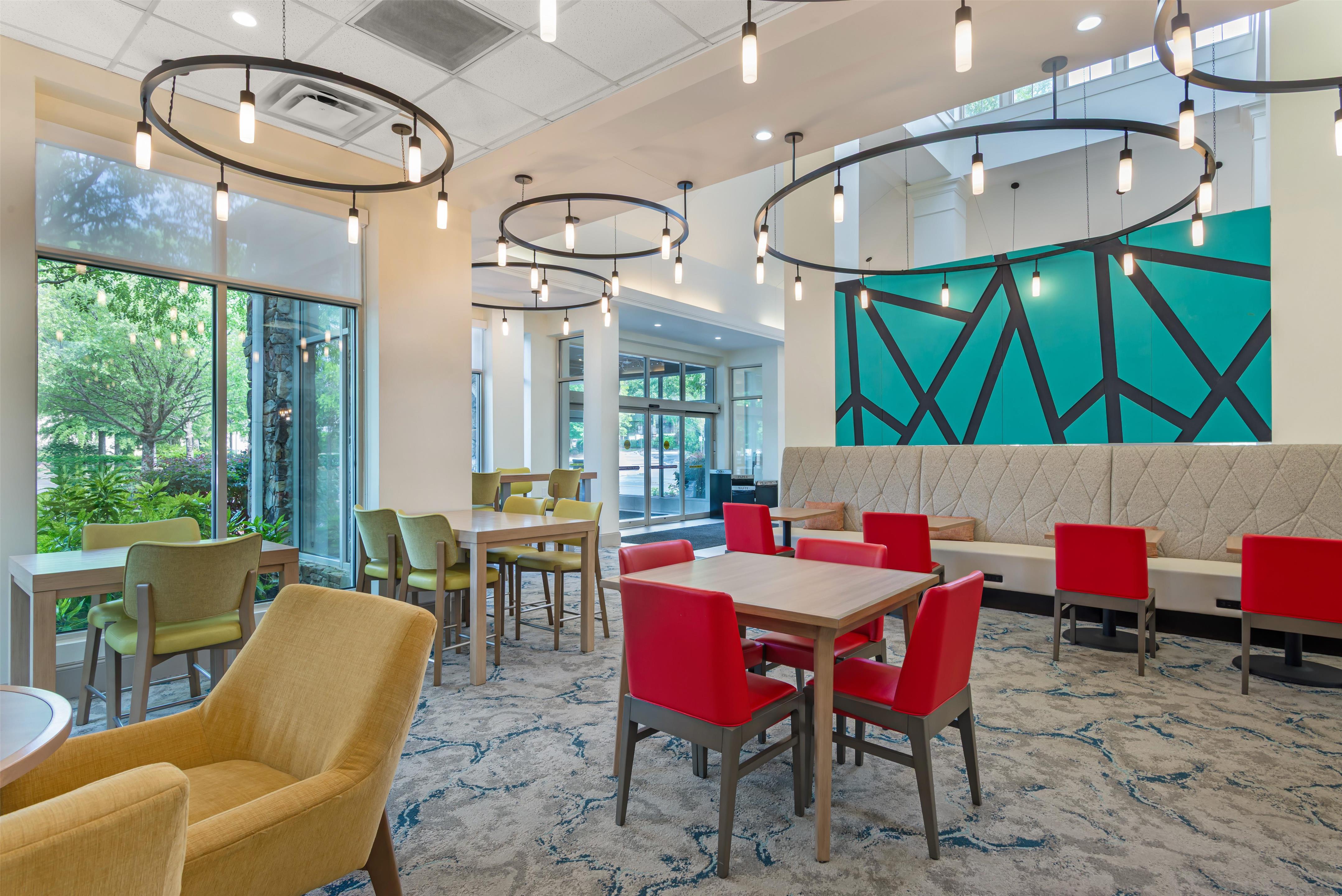 Breakfast Area | Hilton Garden Inn Atlanta Northpoint