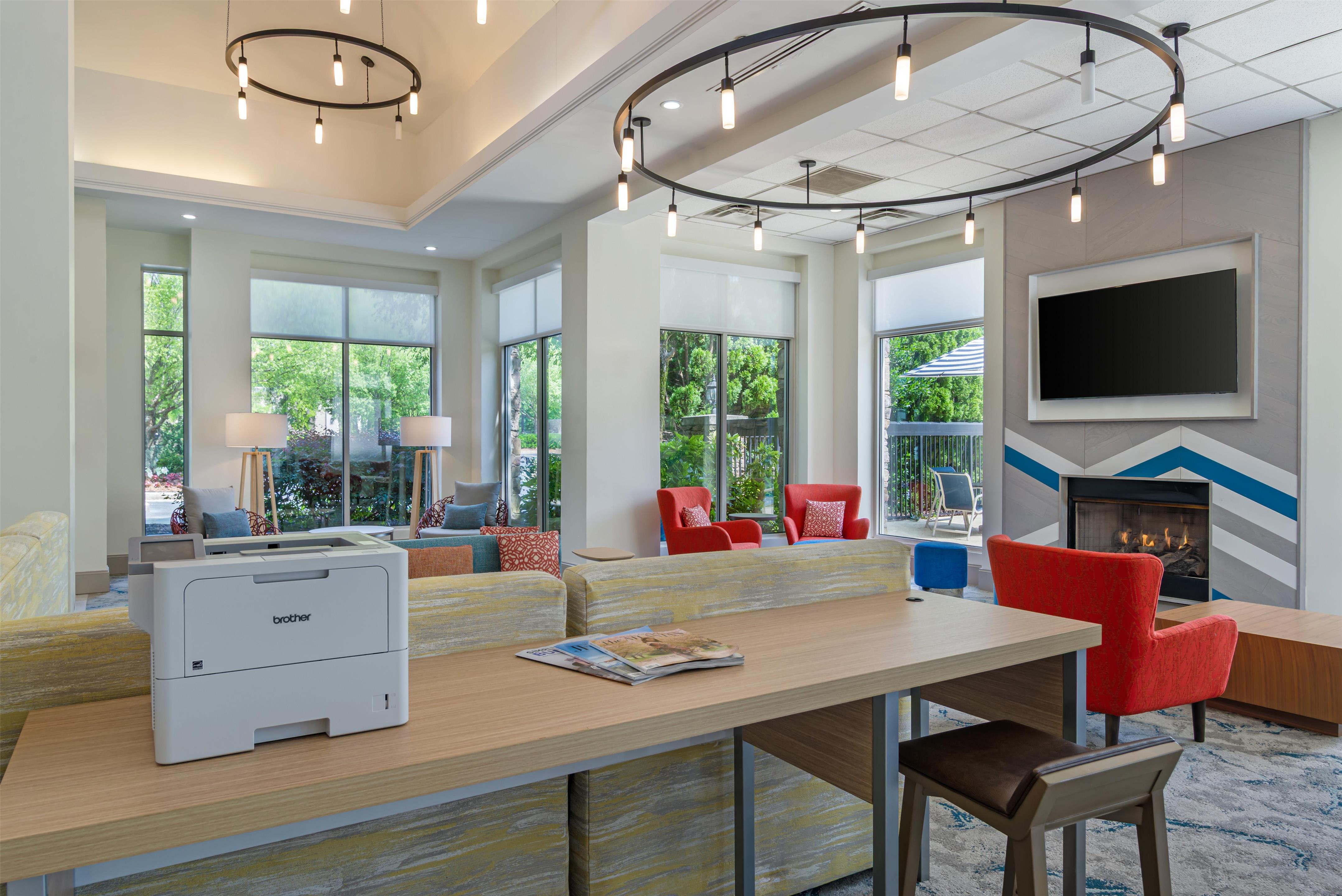 Business Center | Hilton Garden Inn Atlanta Northpoint