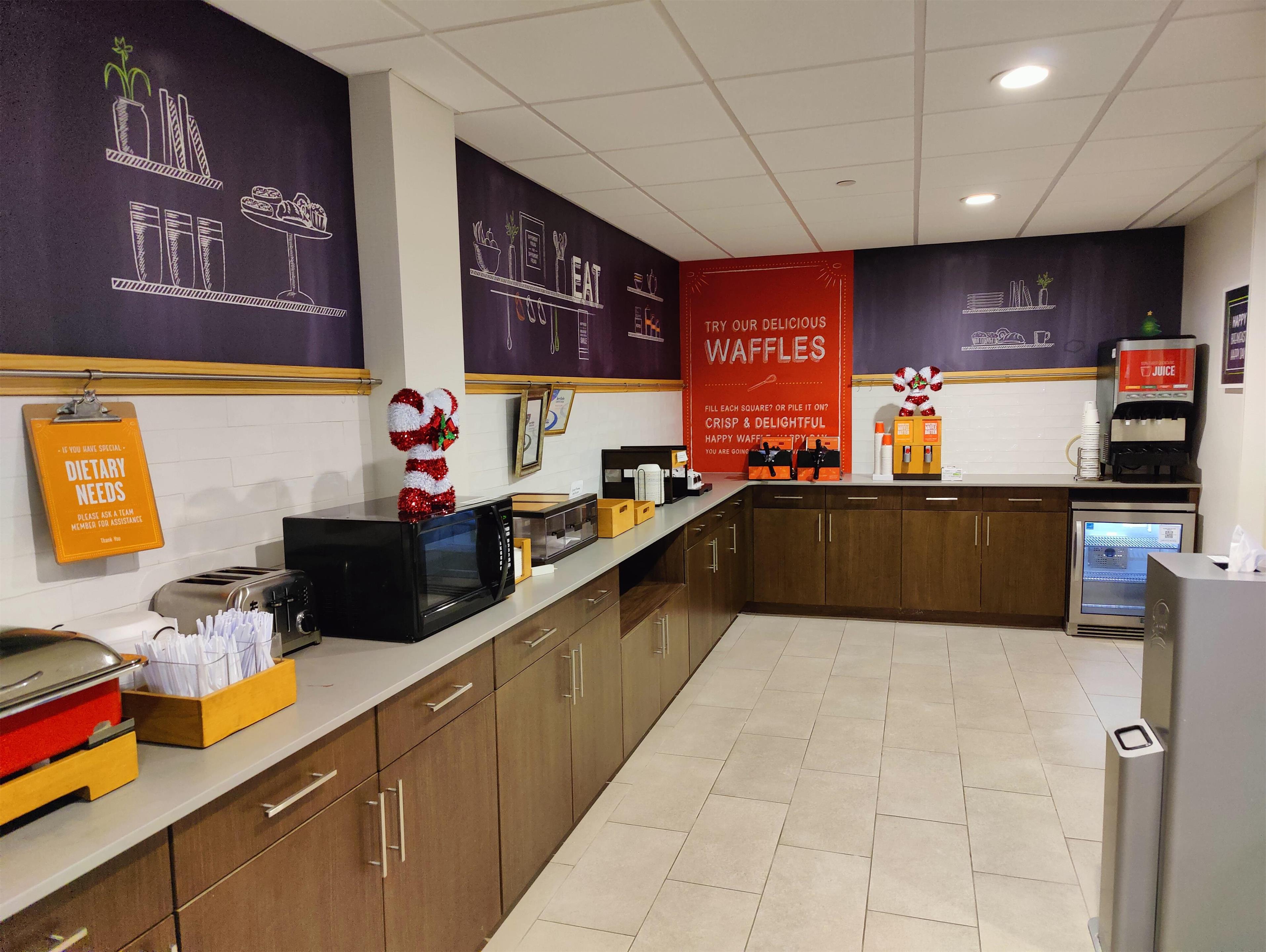 Breakfast Area | Hampton Inn Atlanta/Peachtree City
