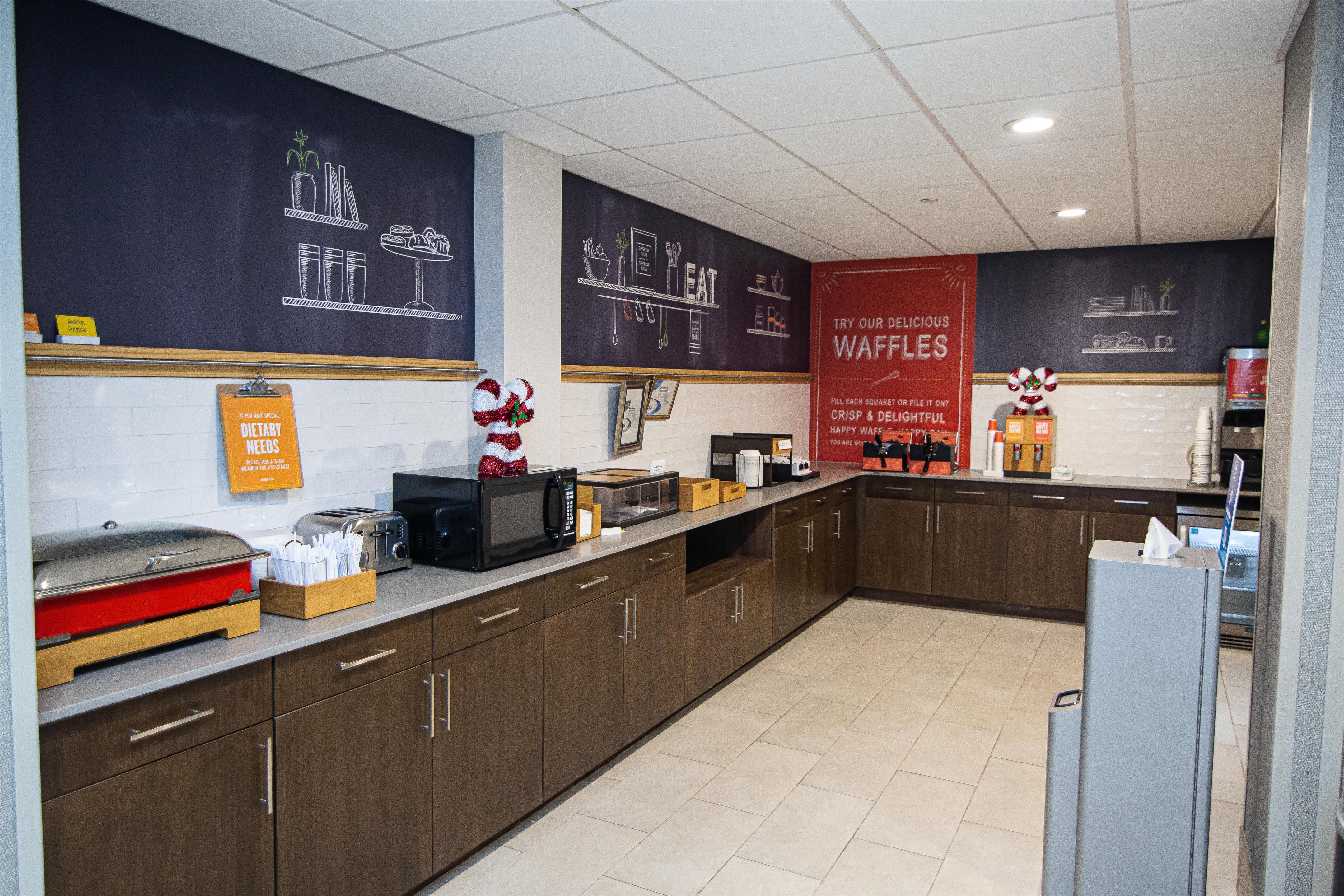 Breakfast Area | Hampton Inn Atlanta/Peachtree City