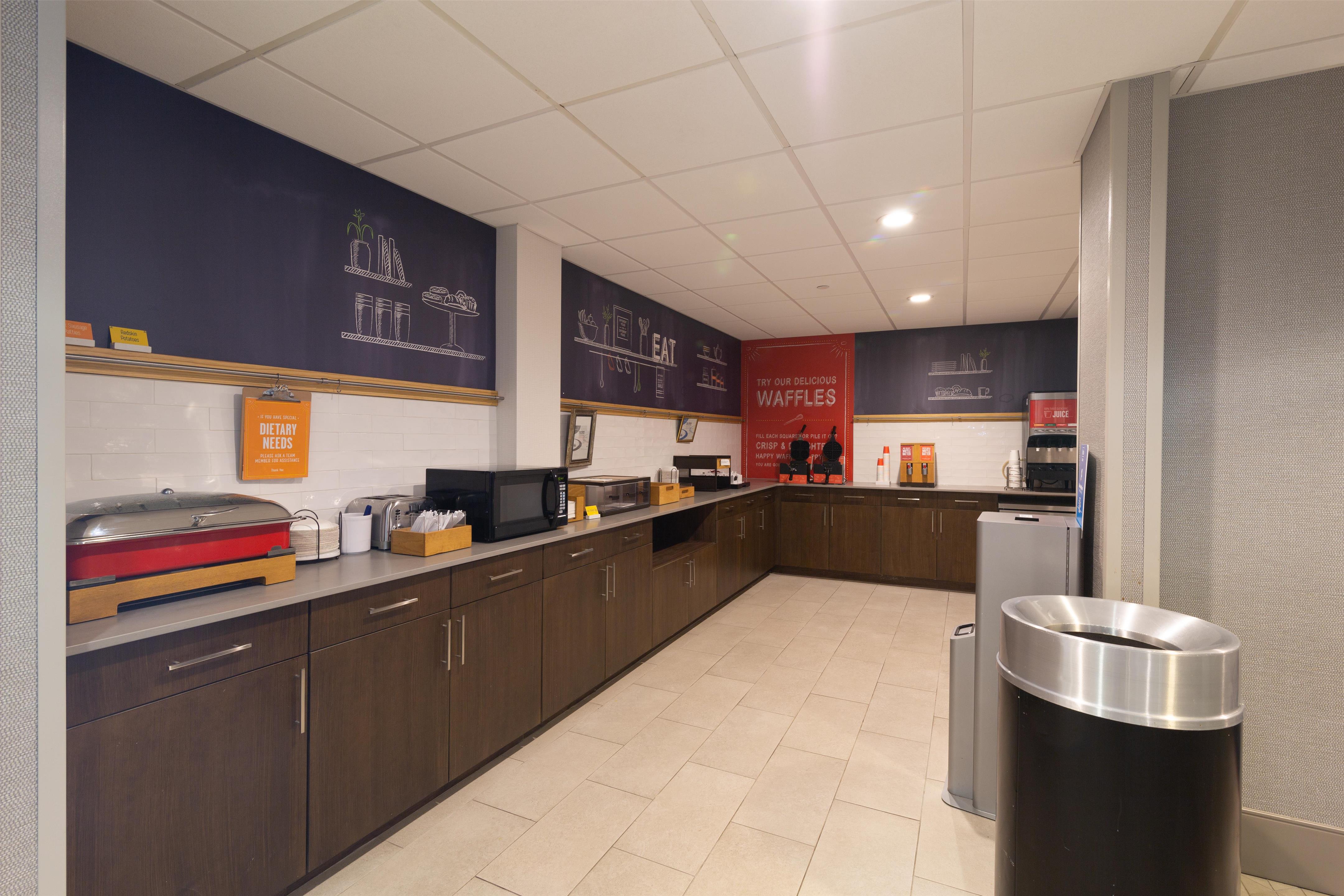 Breakfast Area | Hampton Inn Atlanta/Peachtree City