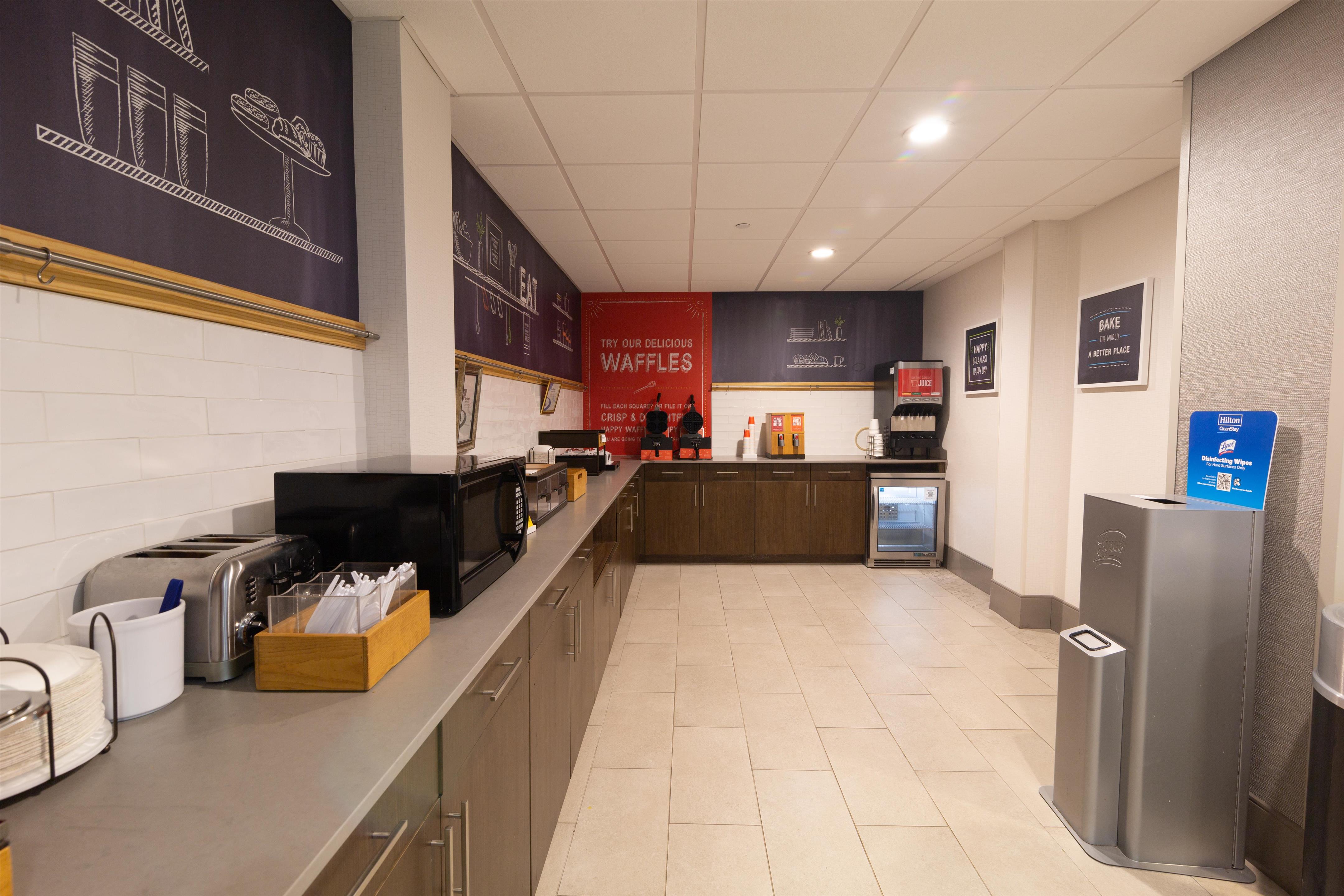 Breakfast Area | Hampton Inn Atlanta/Peachtree City