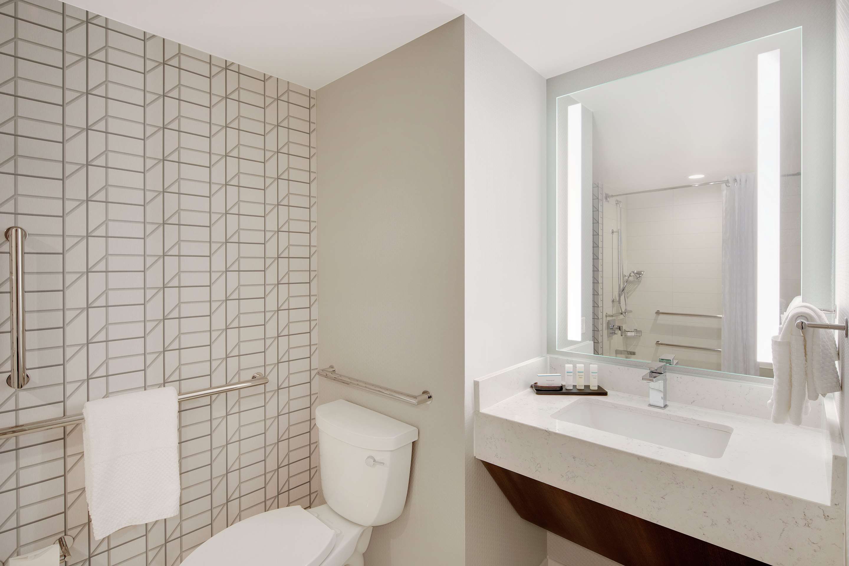 Guest room bath