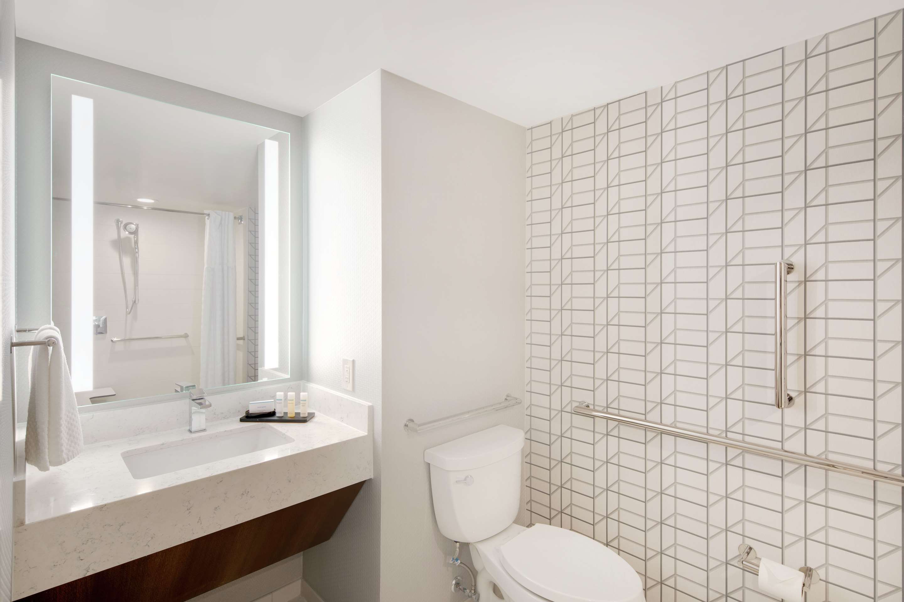 Guest room bath