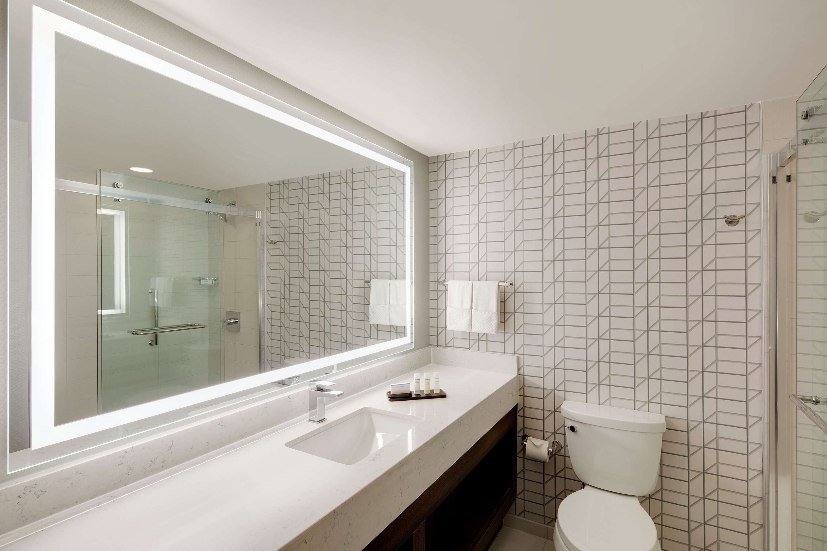 Guest room bath