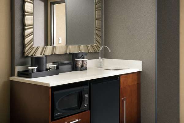  - Embassy Suites College Park - I-85, Exit 71